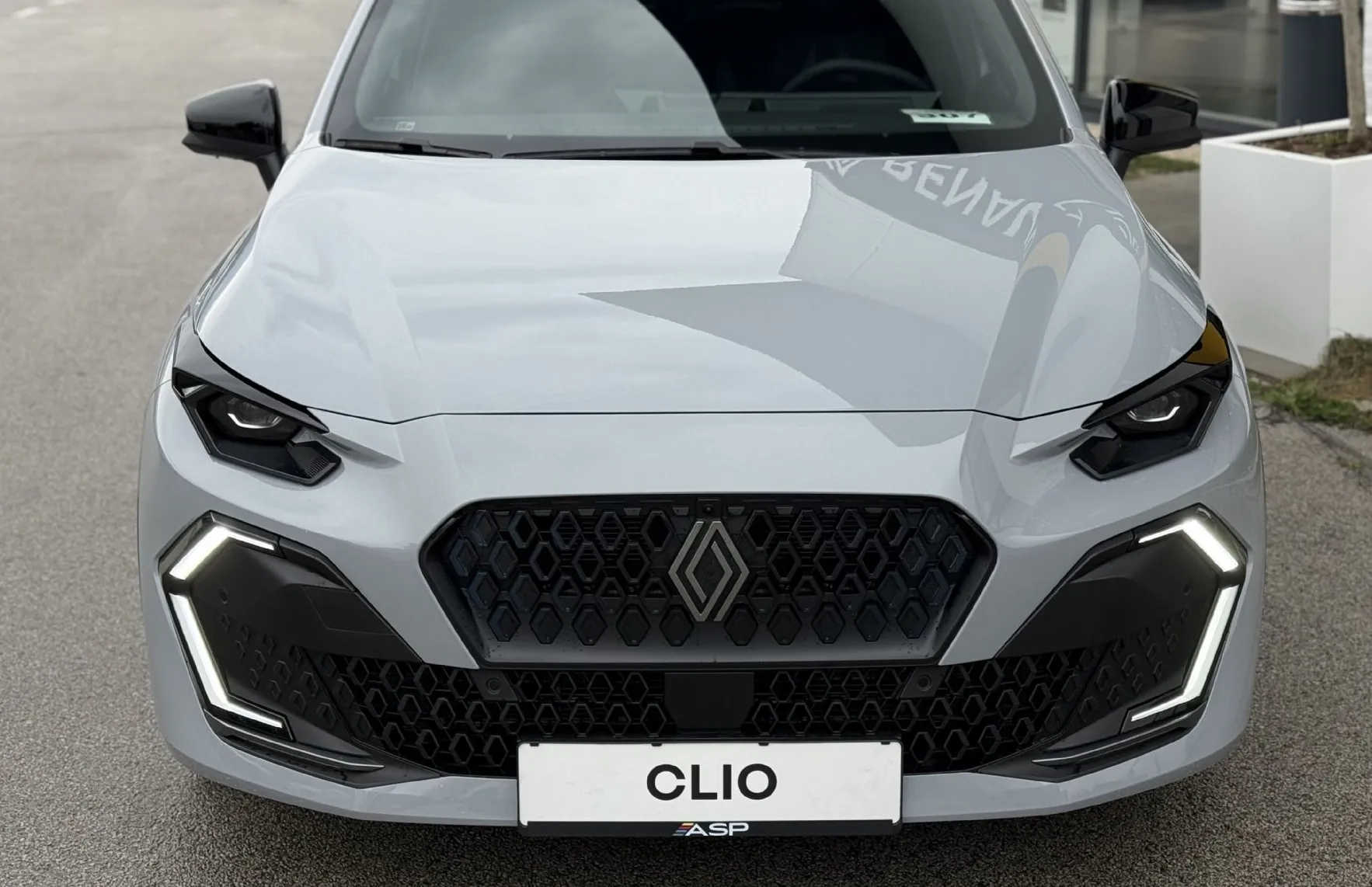 Zunanja slika - Renault Clio - E-Tech 160 ESPRIT ALPINE - 2