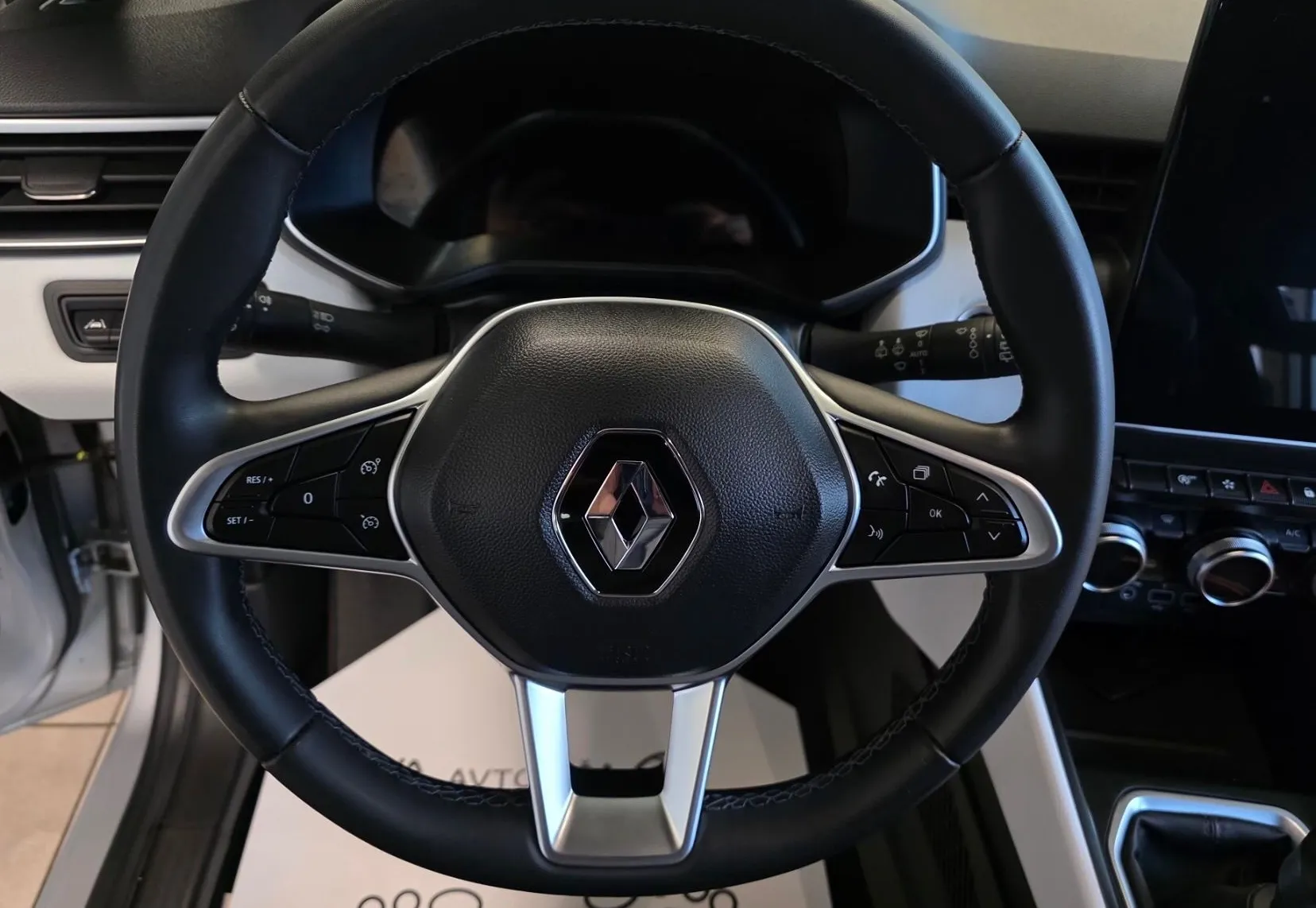 Zunanja slika - Renault Clio - TCe 90 Techno + KAMERA + AVT. KLIMA 1 LETO JAMSTVA - 9