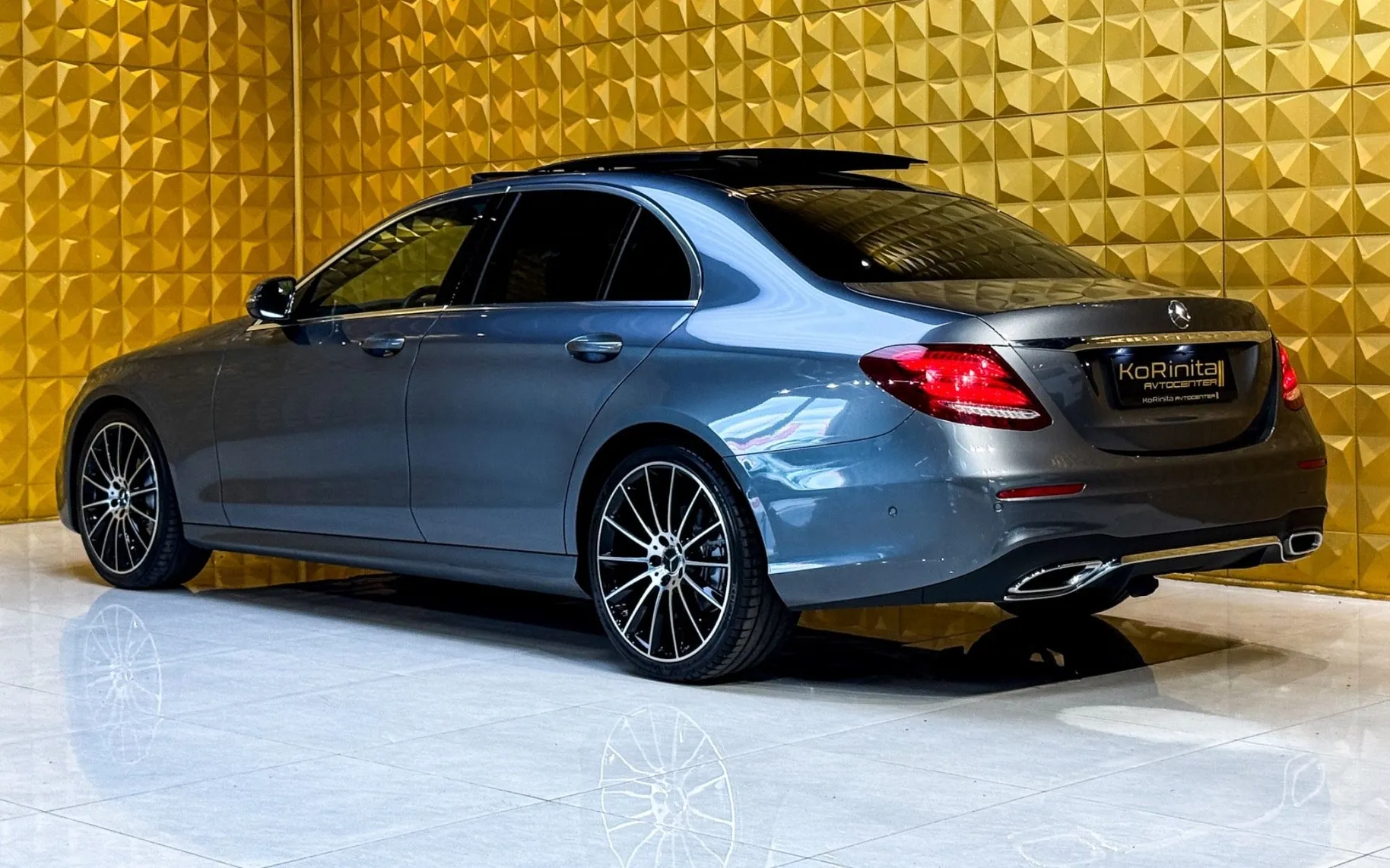 Notranja slika - Mercedes-Benz E-Razred - E200d AMG Line-PANO-KAMERA-GRETJE-AMBI - 7