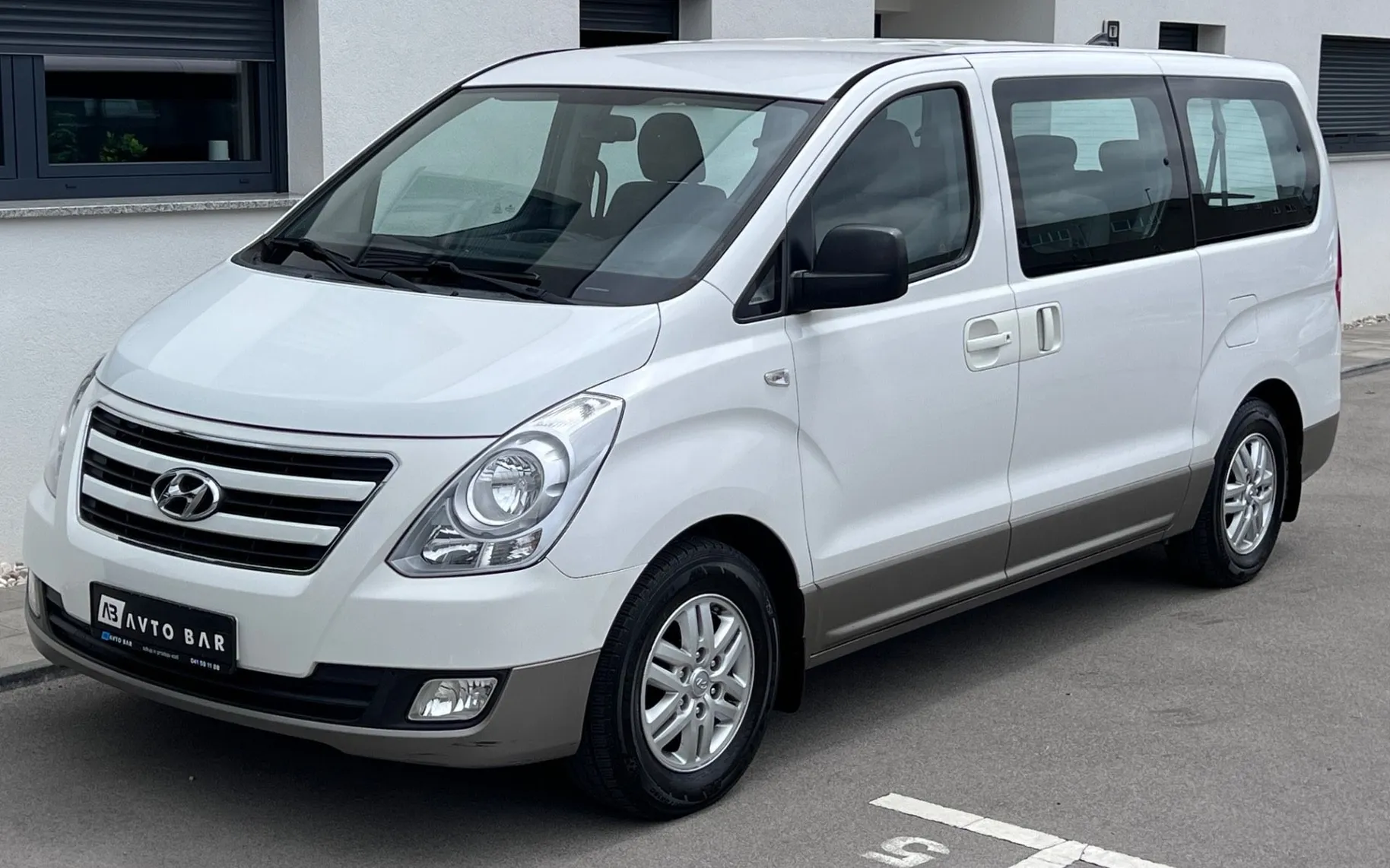 Zunanja slika - Hyundai H-1 - 2.5 CRDi+8SED+R.KAMERA+NAVI+3CONSKA KLIMA... - 3