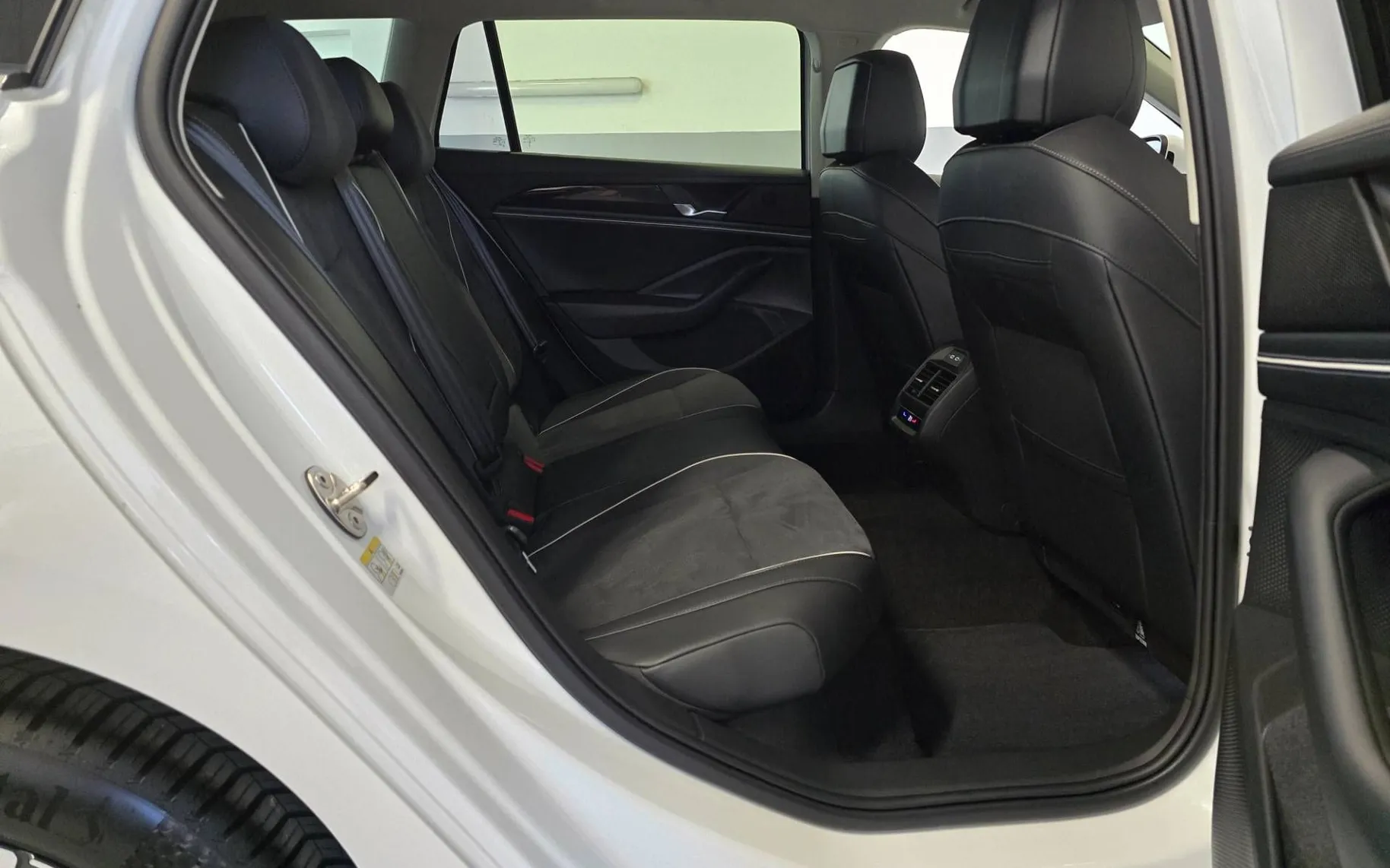 Notranja slika - Volkswagen Passat Variant - 1.5 eTSI Business DSG- LED.360kam.memory.asistence - 18