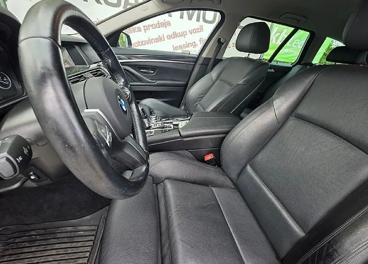 Zunanja slika - BMW Serija 5 - Touring: 520D XDRIVE AVT LED-M-VOLAN-PDC-GRETJE SEDEŽEV - 12