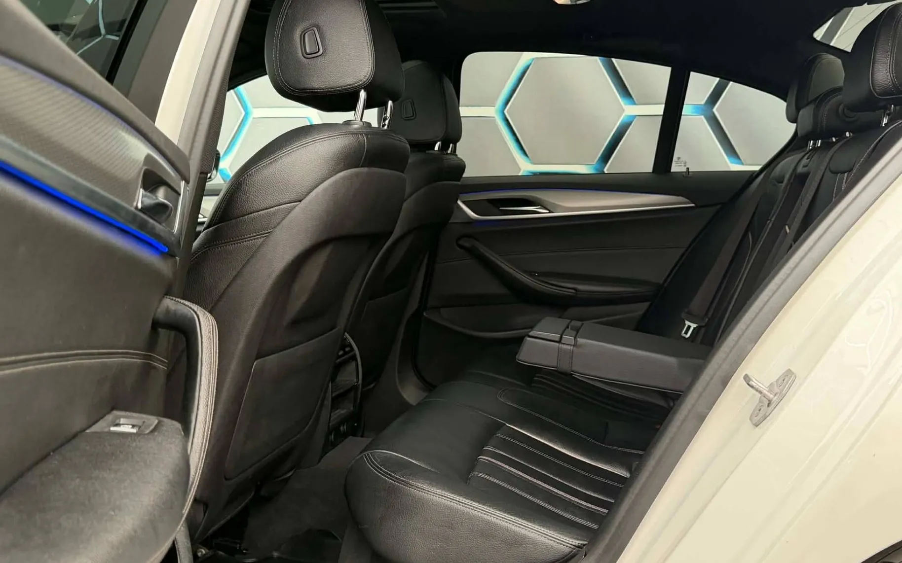 Notranja slika - BMW serija 5: - 520XD•AUT•M PAKET•ŠIBEDAH•XENON+LED•VIRTUAL•NAVI• - 10