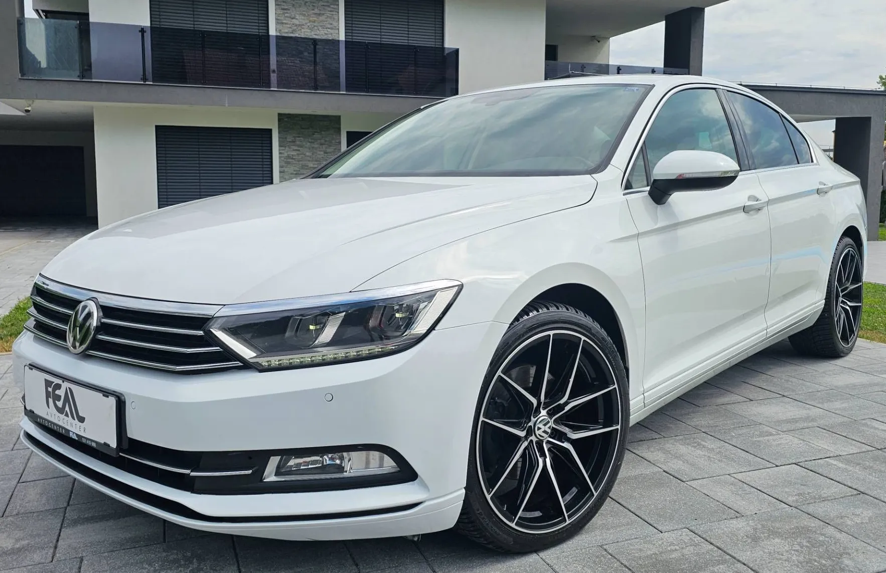Zunanja slika - VW Passat - 2.0 TDI-SPORT LINE- FULL LED-LIMUZINA-1 LASTNIK-.. - 1