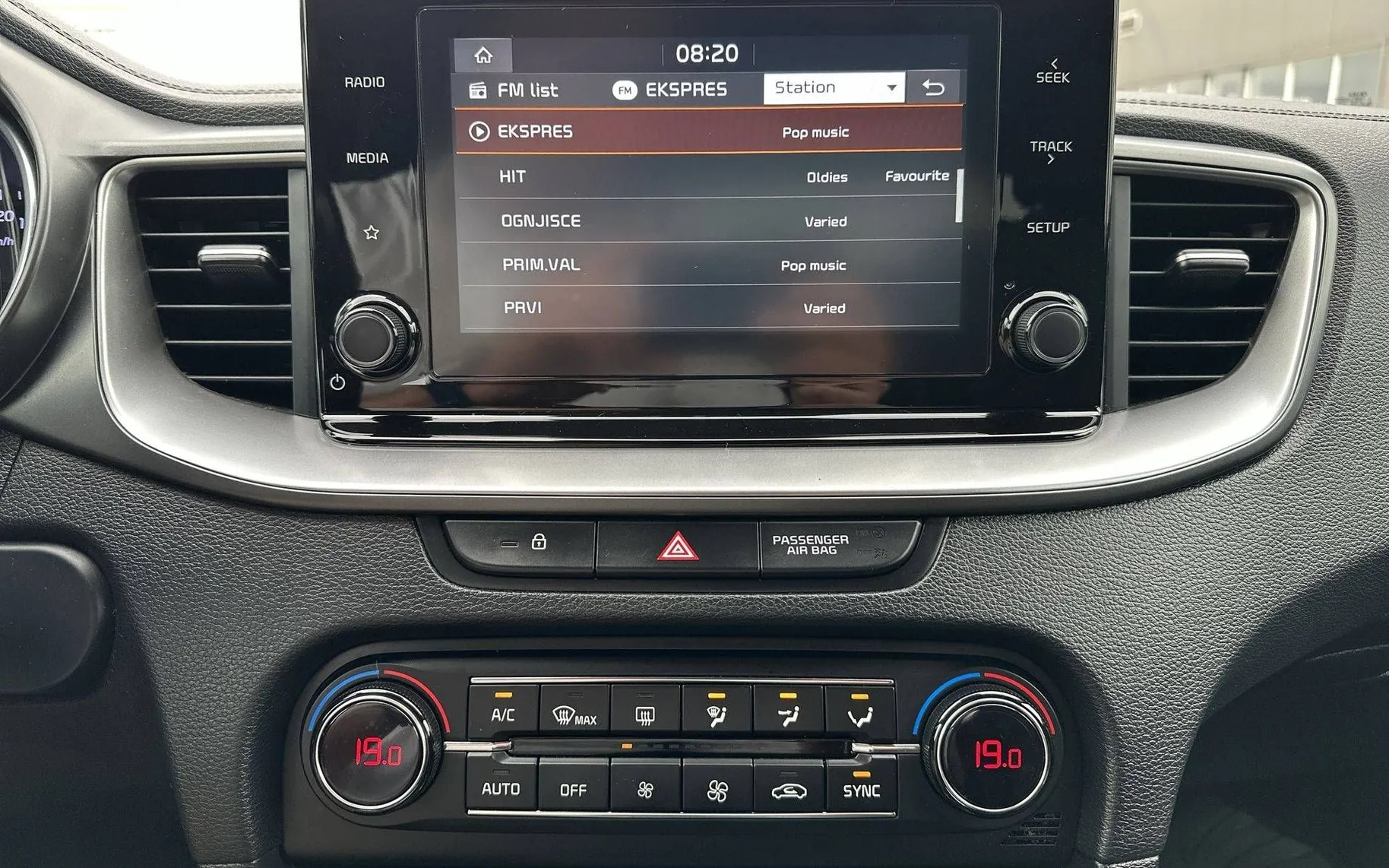 Notranja slika - KIA XCeed - 1.4 T-GDi Prime DCT - 16