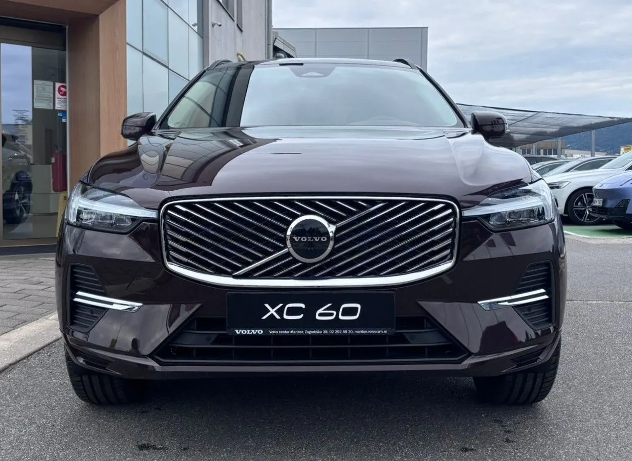 Zunanja slika - Volvo XC60 - B5P  Core AT AWD 3 leta garancije + 3 servisi - 2