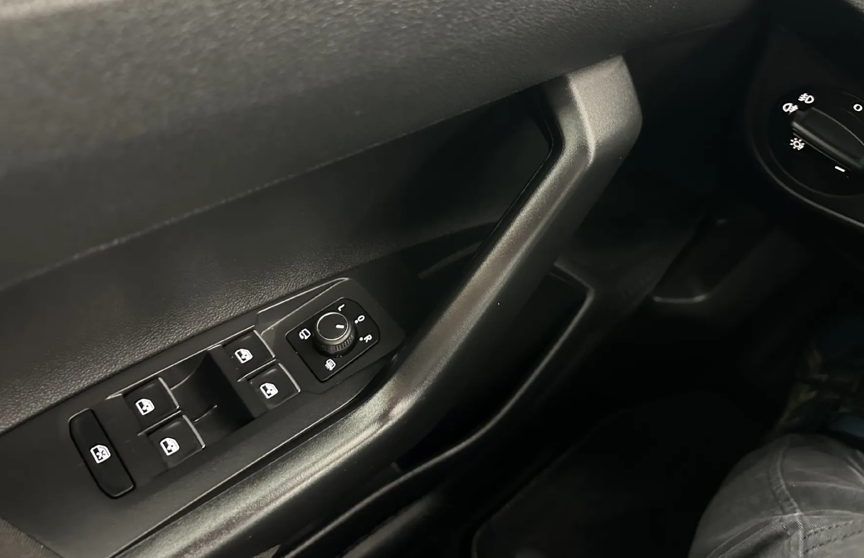 Zunanja slika - Volkswagen Taigo - 1.0 TSI R-Line 85.PANORAMA.LED.2025.SAMO 22.000 KM - 13