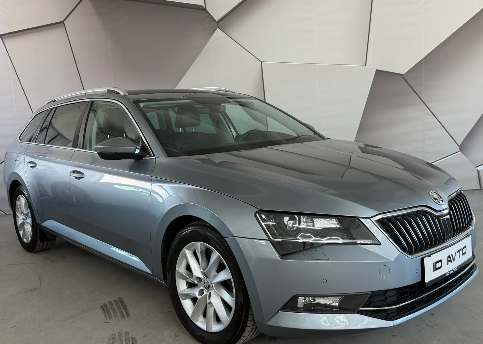 Zunanja slika - Škoda Superb - Combi 2,0 TDI L&K DSG - 1