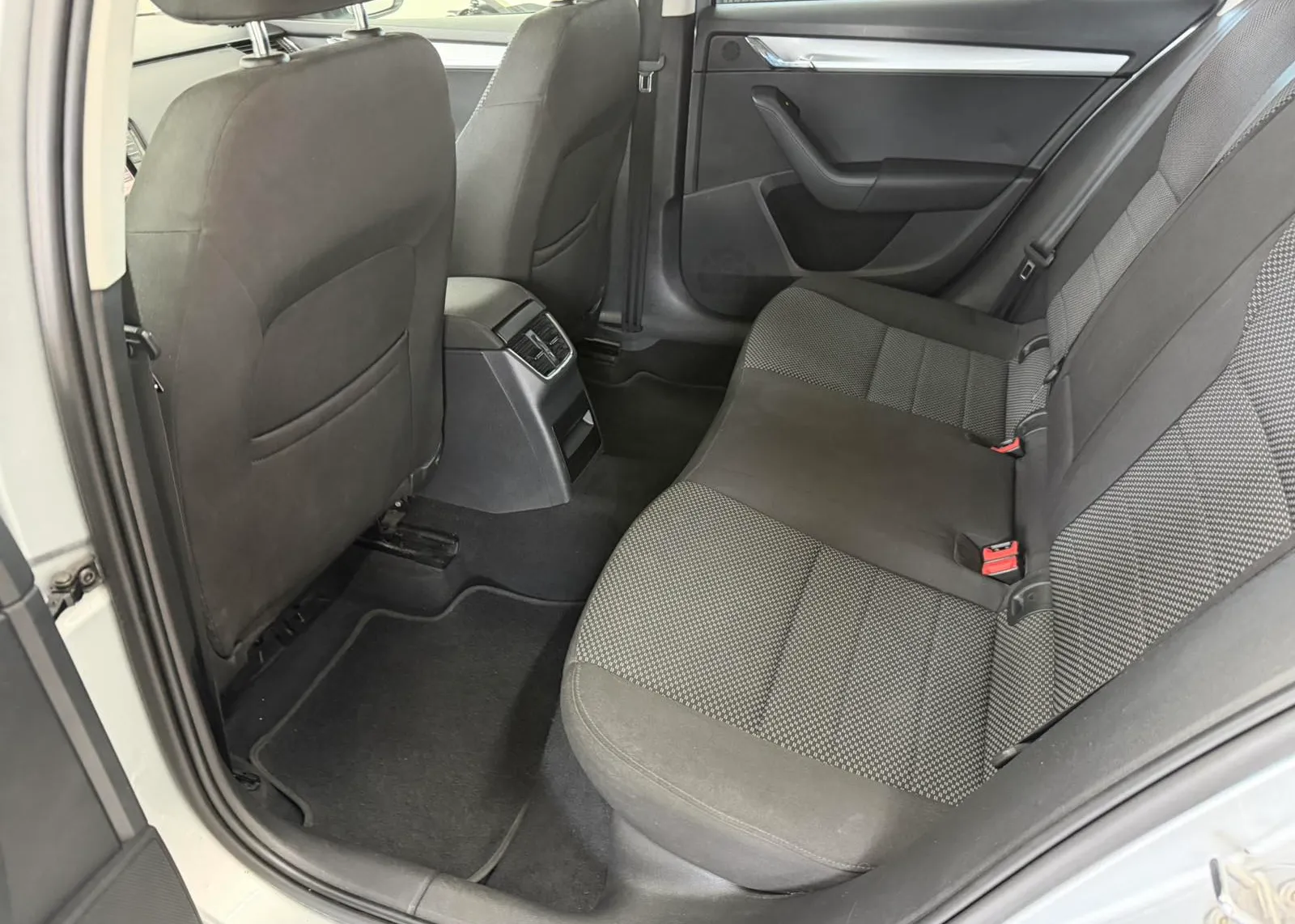 Zunanja slika - Škoda Octavia - Combi 2,0 TDI L&K - 7