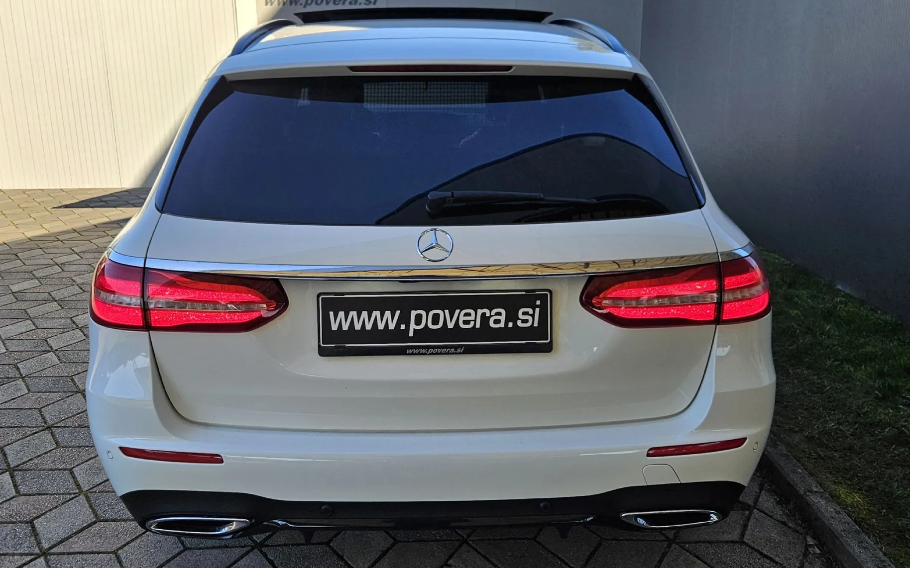 Zunanja slika - Mercedes-Benz E-Razred - E 220 d AMG line+ACC+PANO+MULTIBEAM+USNJE+PRIKLOP+ - 7