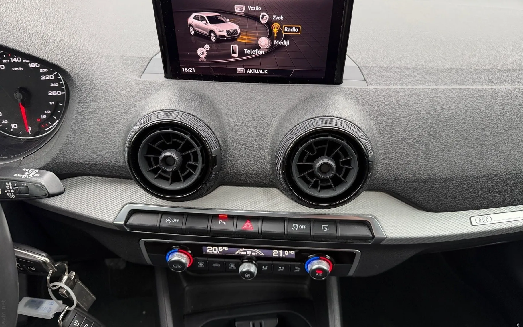 Notranja slika - Audi Q2 - 1.6 TDI S-Line  SLO - 1.Lastnik - 12