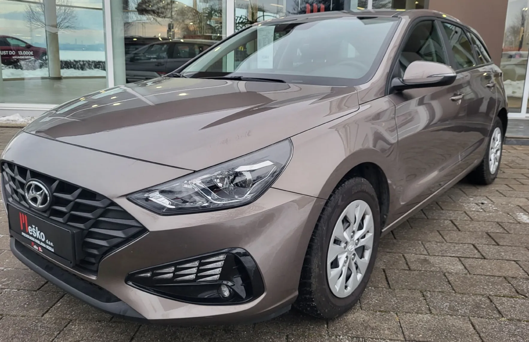 Zunanja slika - Hyundai i30 Wagon - 1.5 110 MPI TREND-slo-1last-ac-el.paket-servisna - 1