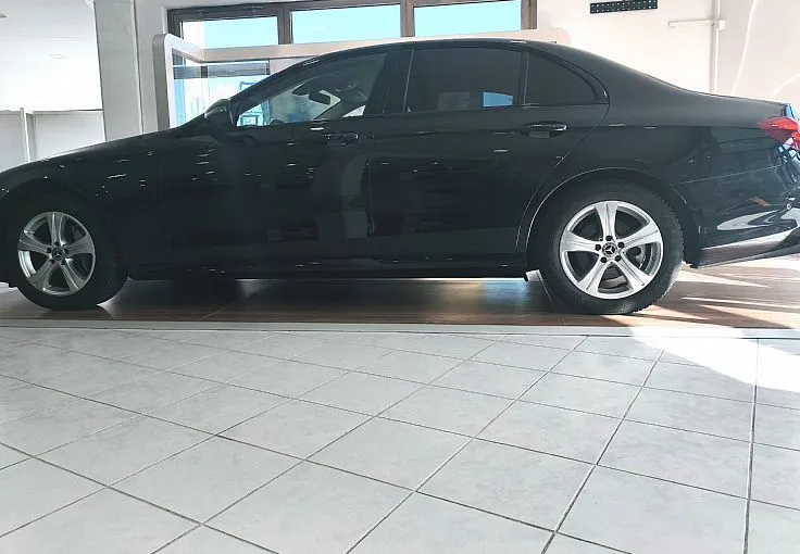 Zunanja slika - Mercedes-Benz E-Razred - E 220 d AMG-KAMERA-AVANTGARDE-LED-F1-VIDEO - 3