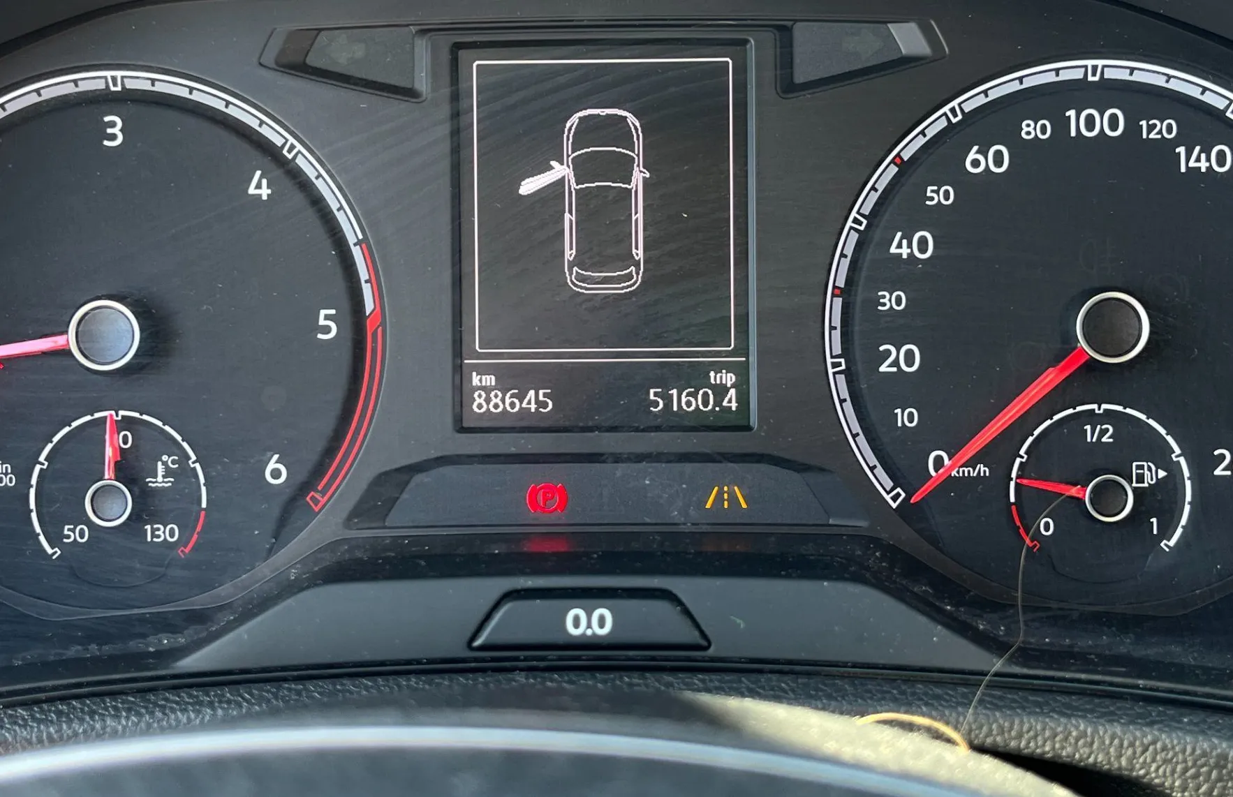 Zunanja slika - Volkswagen T-Roc - 1.6 TDI BMT 2X PDC. NAVI. SAMO 88.645 KM. - 16