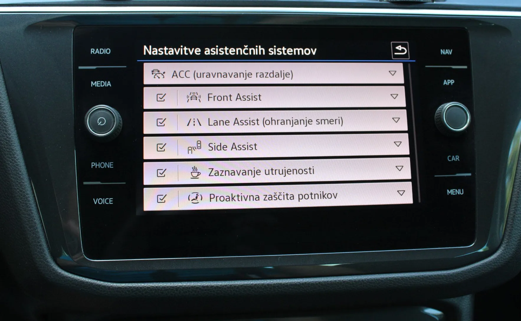 Zunanja slika - VW Tiguan - 2.0 TDI BMT Life DSG ALU LED PDC NOVI MODEL - 19