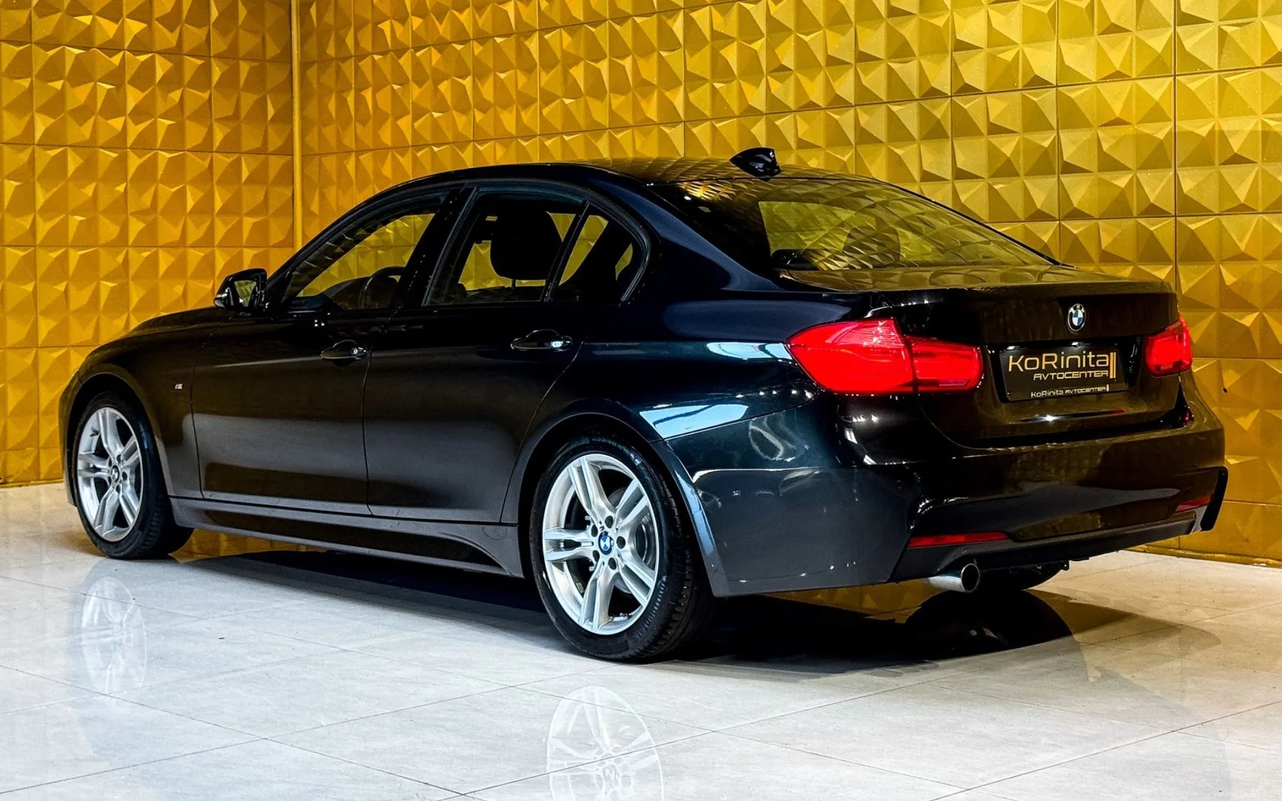 Notranja slika - BMW serija 3: - 316d M Sport - NAV-TEMP-ALCANTARA-GRETJE SEDEŽEV - 7