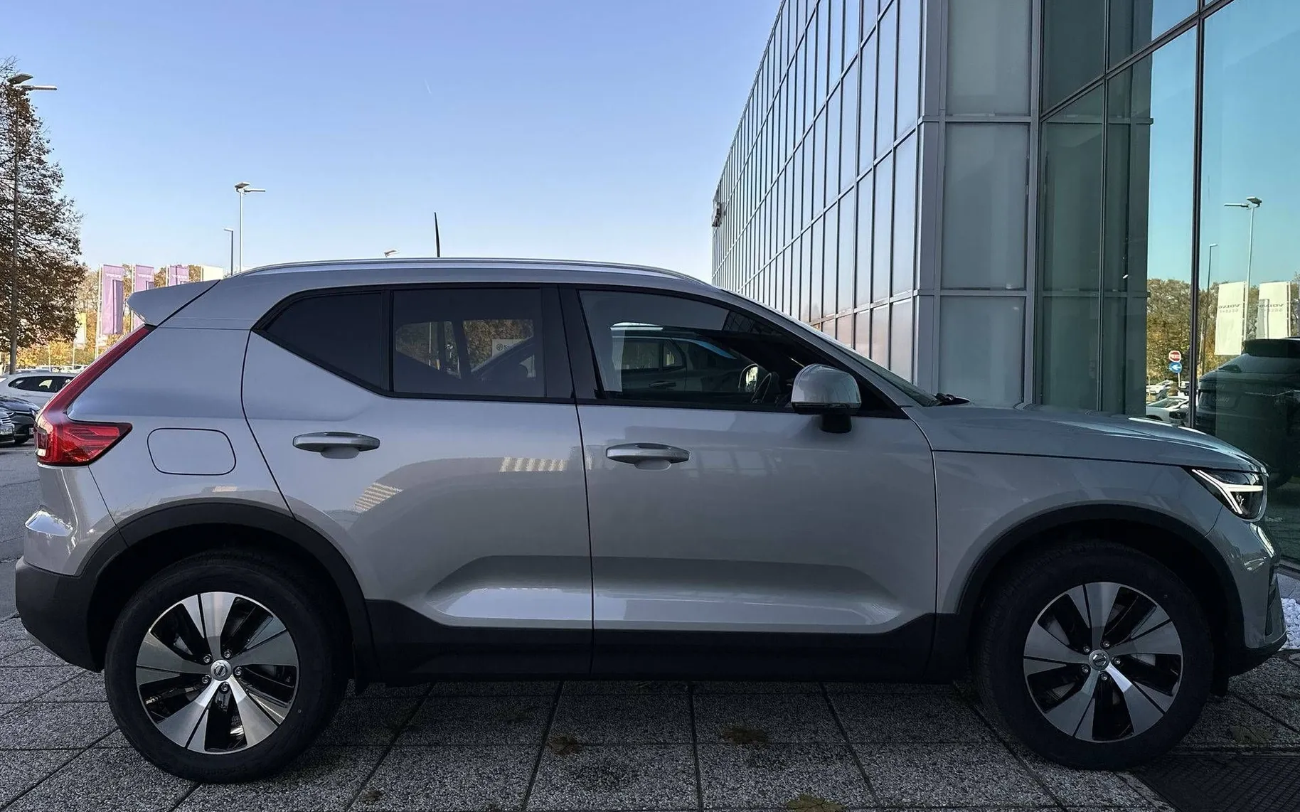 Zunanja slika - Volvo XC40 - B3 P Core AT DCT 3 leta garancije + 3 servisi... - 4