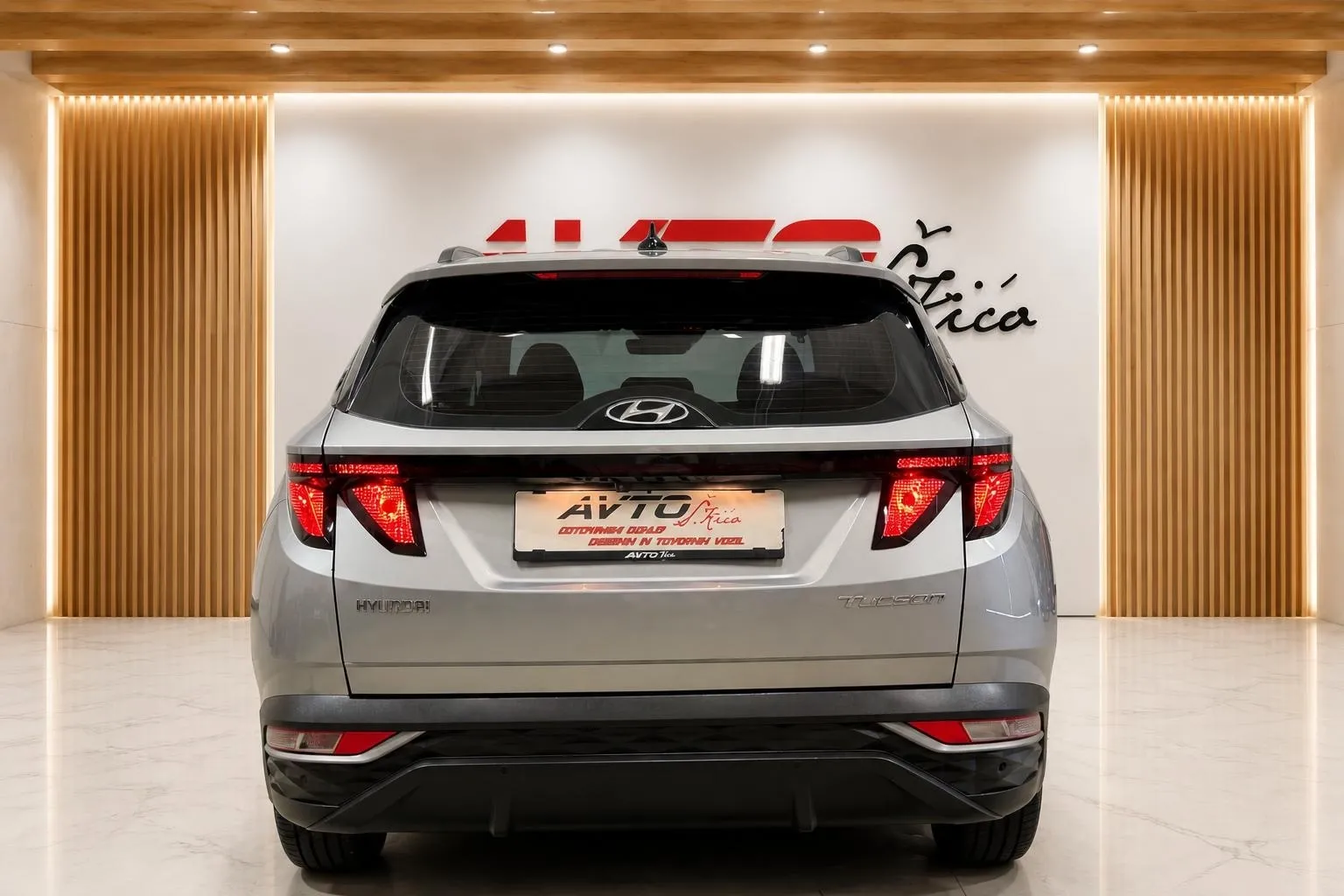 Notranja slika - Hyundai Tucson - 1.6 CRDi MHEV-AUT-LED-VIRTUAL-KAMERA-NAVI-PDC-TEMP - 8