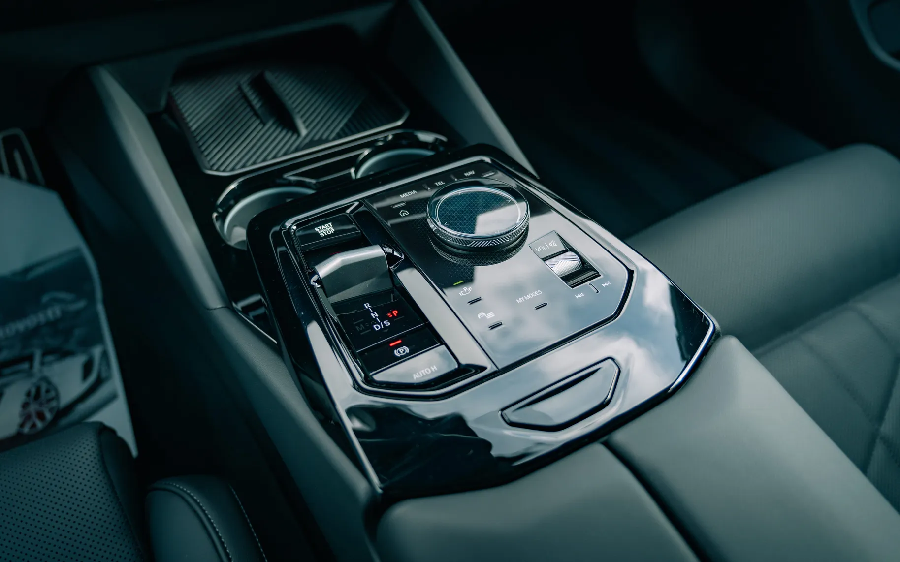 Notranja slika - BMW Serija 5 - 520i Avt. Steptronic M-SPORT - 10