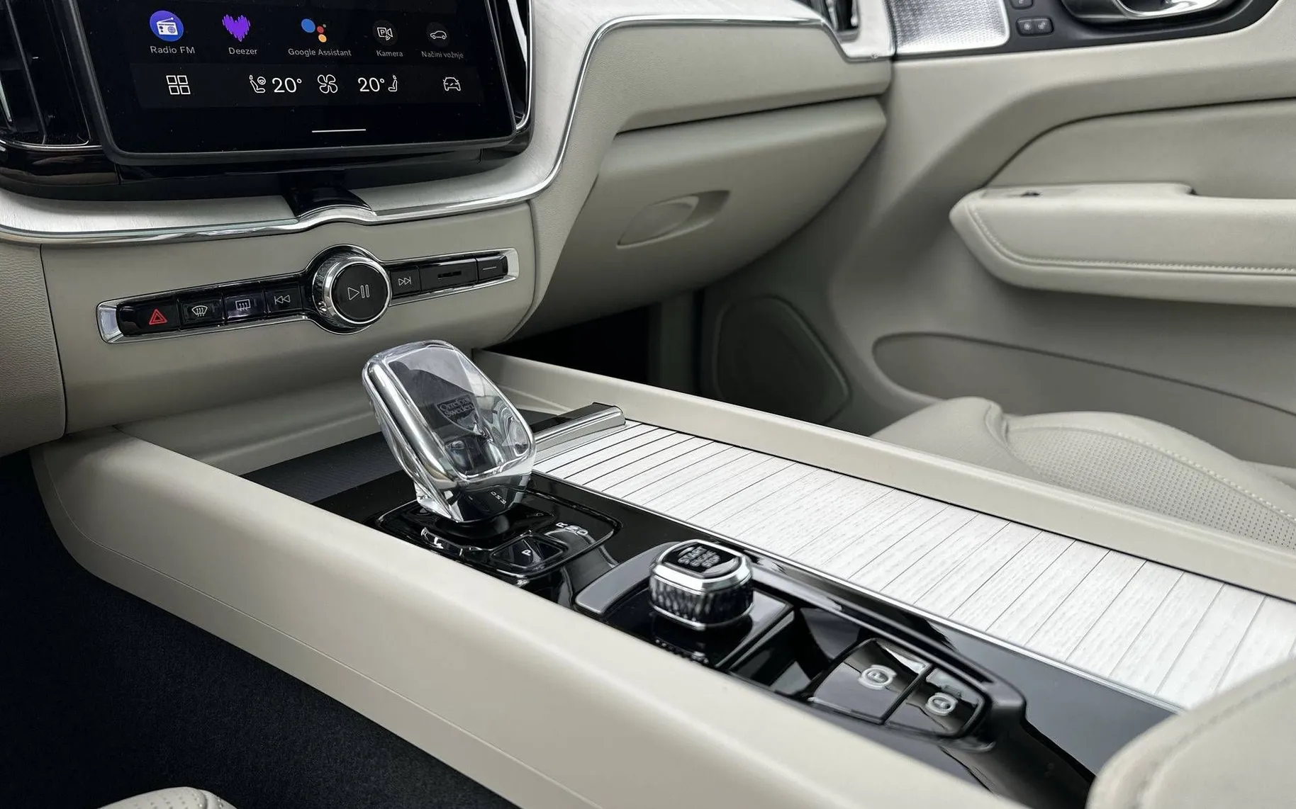 Notranja slika - Volvo XC60 - T8 AWD Recharge Twin Engine Ultra Dark Avt... - 20