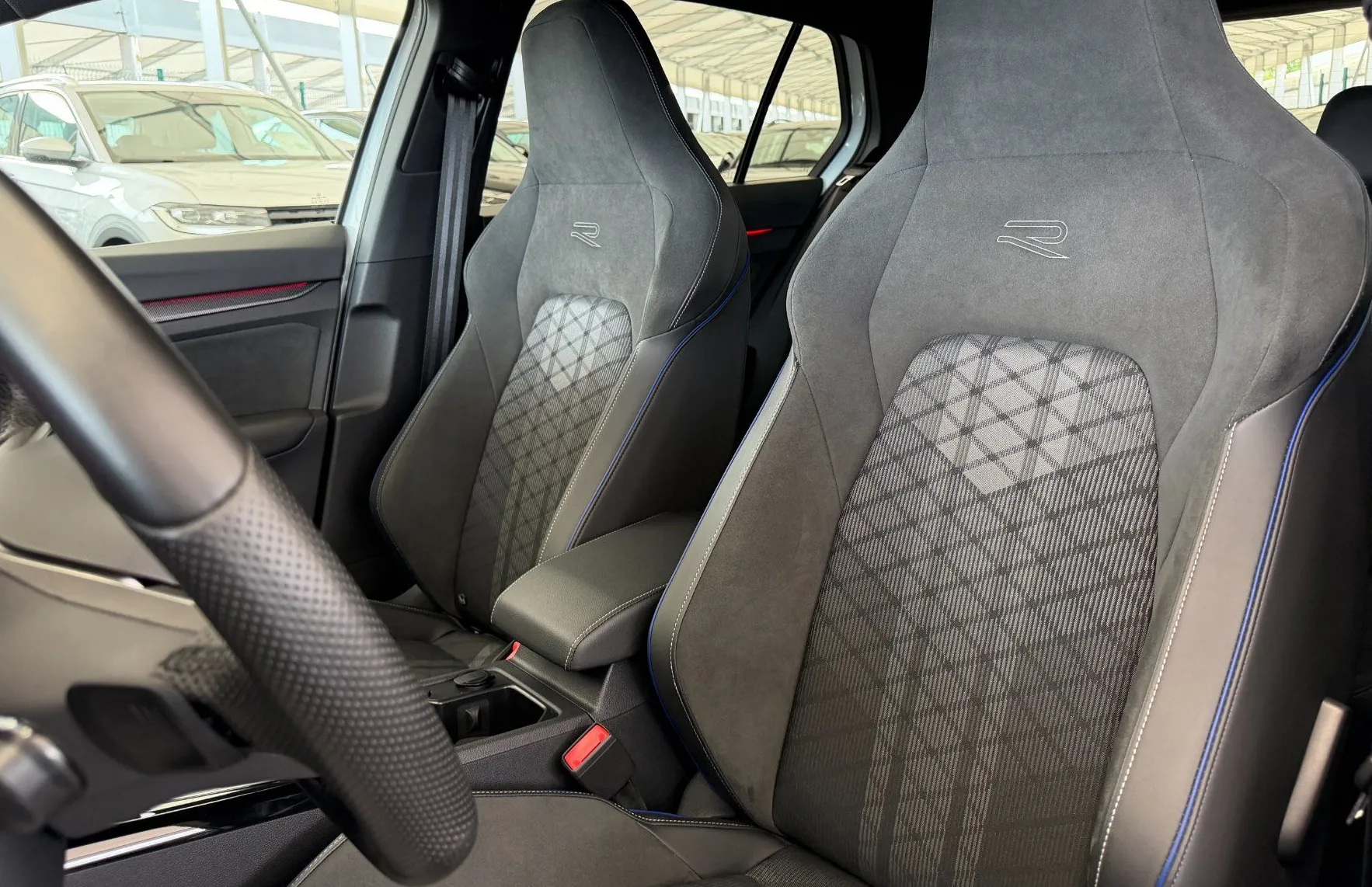 Zunanja slika - Volkswagen Golf - 4JOY 1.5 eTSI DSG-SLO-1.lastnik-MATRIX-KAMERA - 9