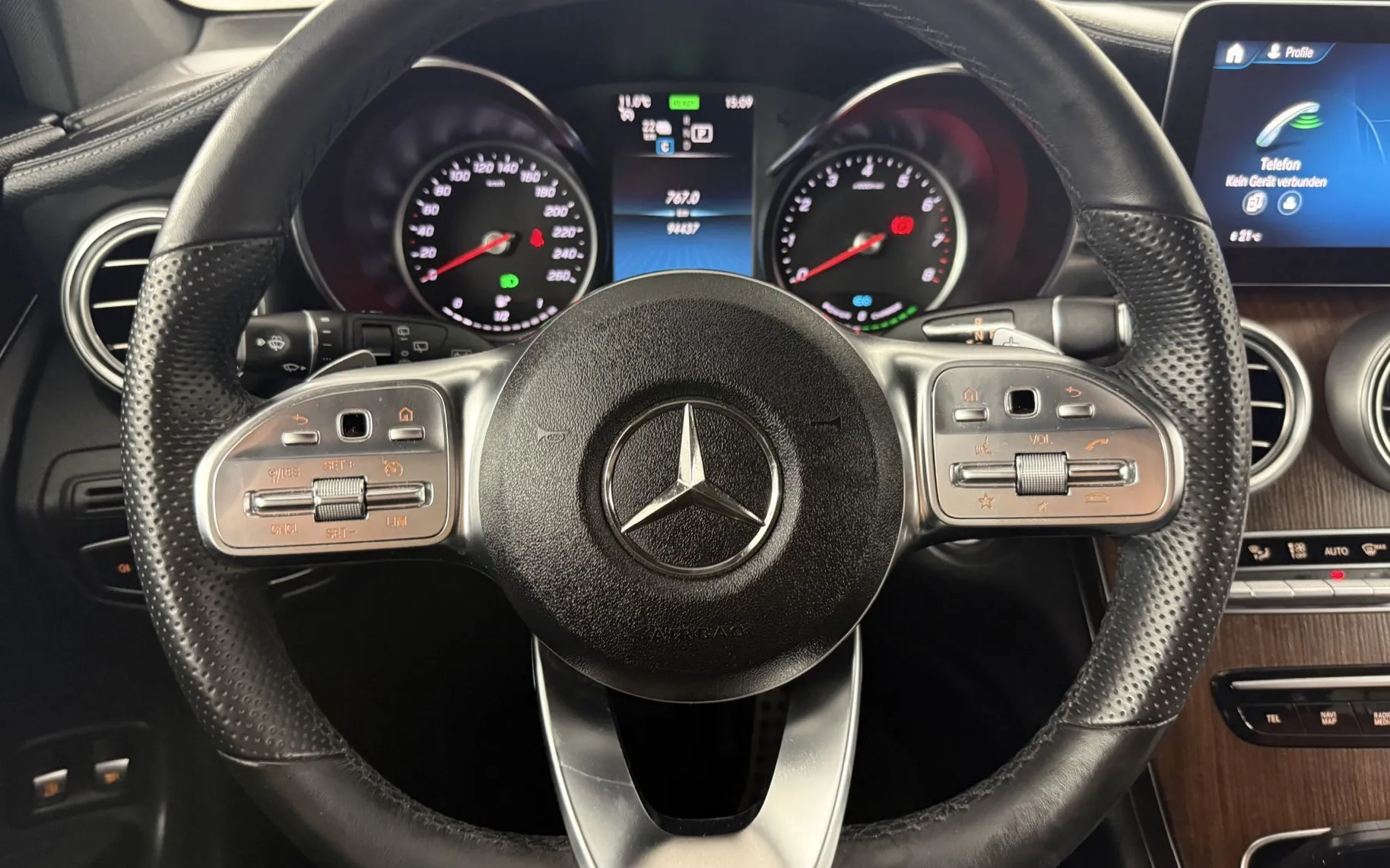 Notranja slika - Mercedes-Benz GLC-Razred - GLC 300 e 4MATIC AMG.NEMŠKI+4ALU.USNJE.LED.KAMERA - 15