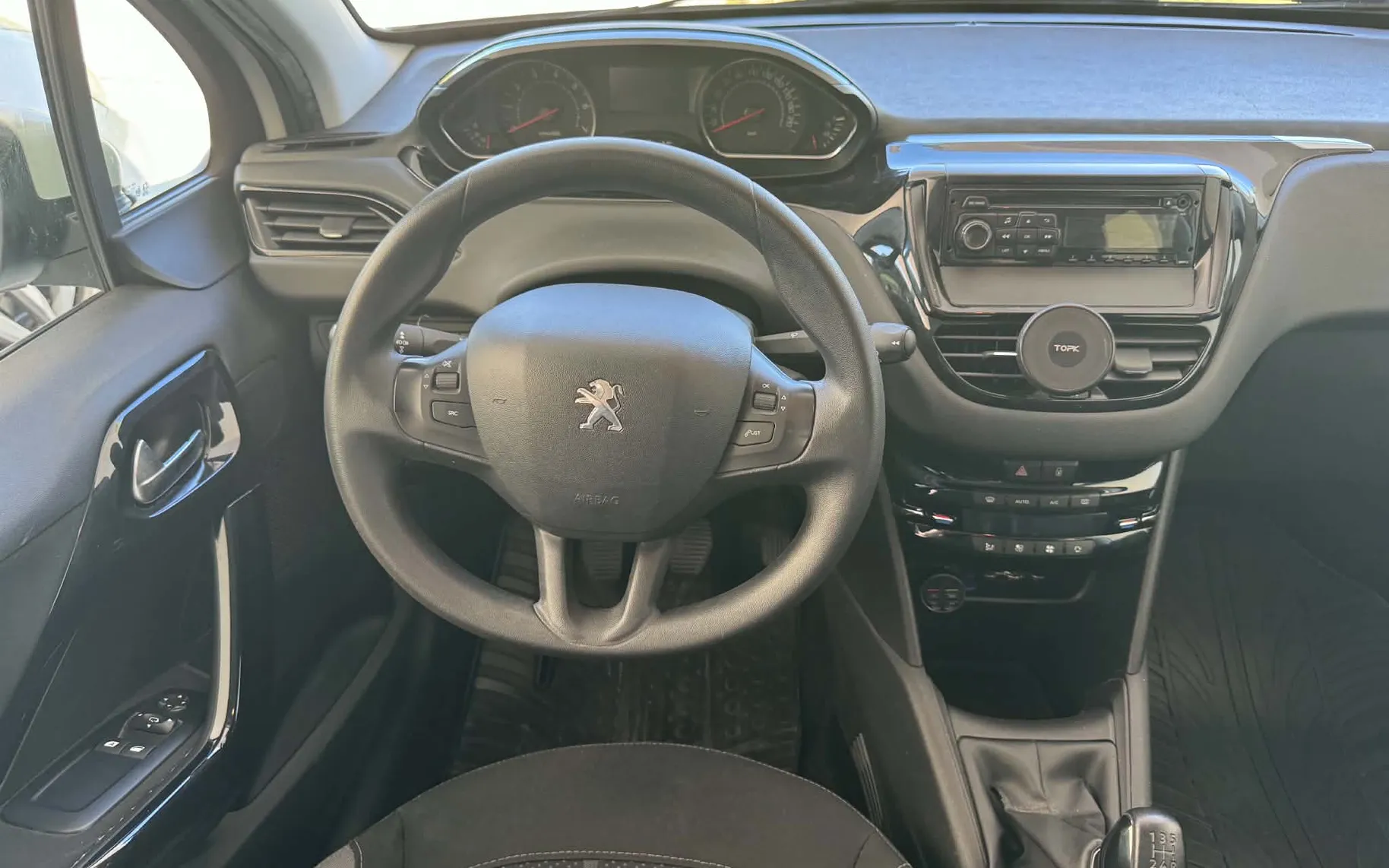 Notranja slika - Peugeot 208 - 1,2 VTi Active - 6