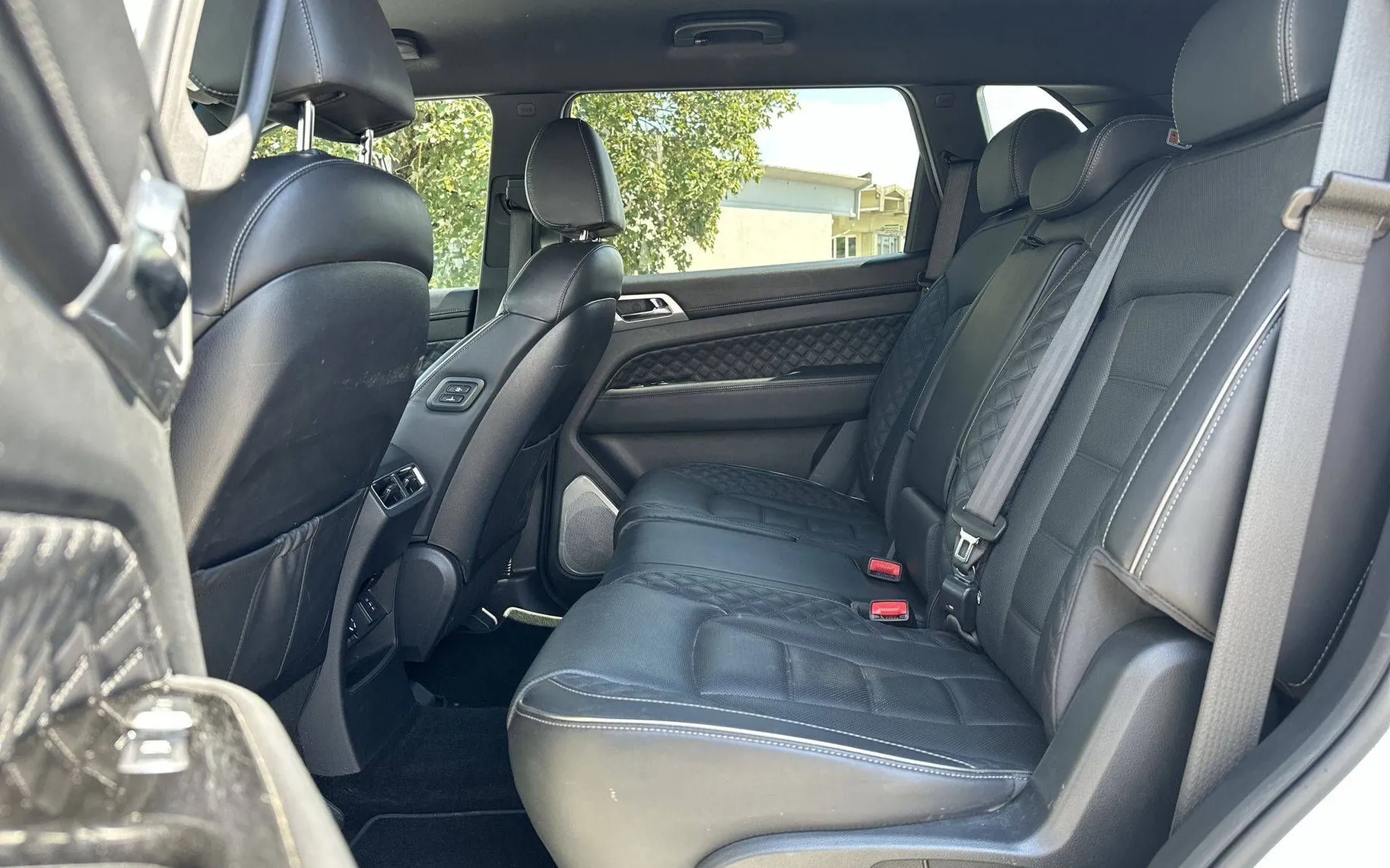 Notranja slika - SsangYong Rexton - 2.2 XDi Limited 4WD AT - 11