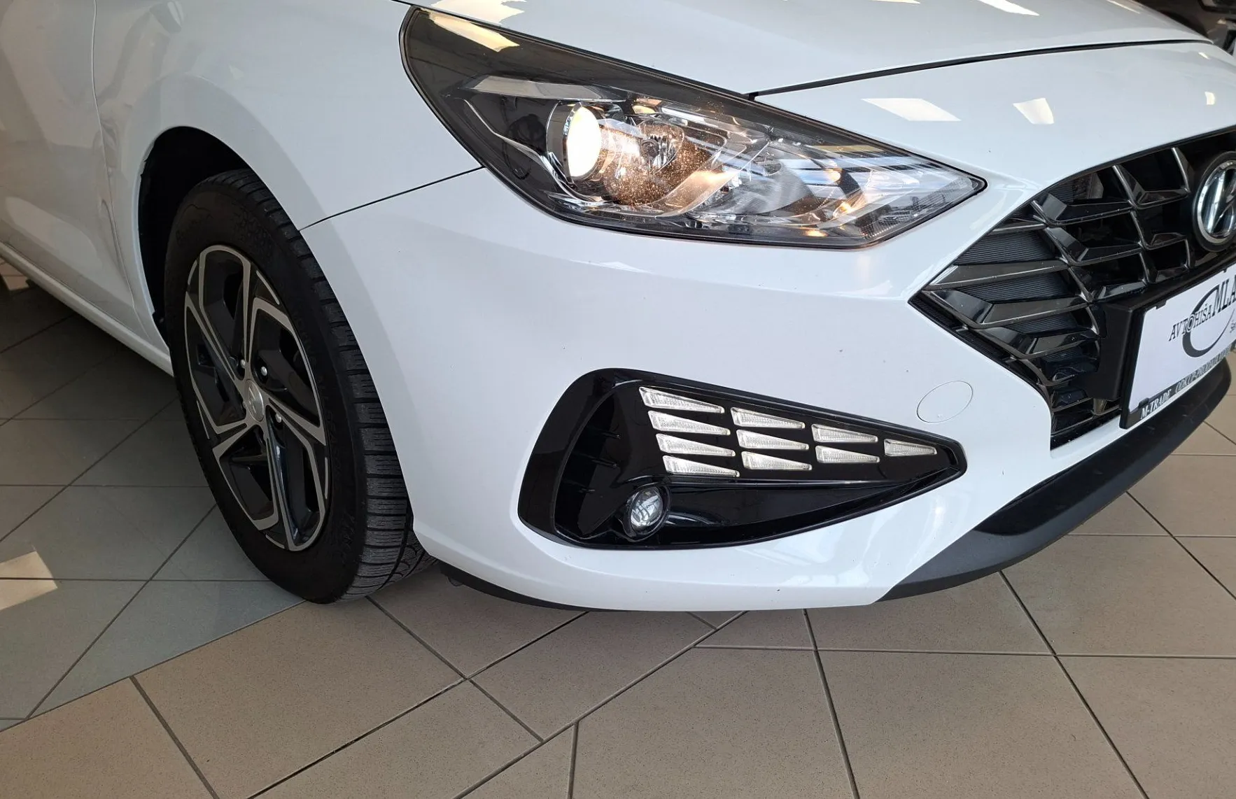 Zunanja slika - Hyundai i30 - 1.6 CRDi  116 Style-LED-NAVI-KEMERA-PDC-ODLIČEN- - 17