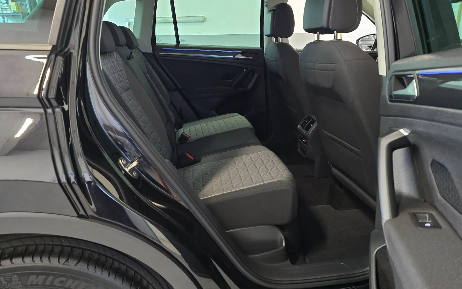 Notranja slika - Volkswagen Tiguan - 2.0 TDI BMT Life DSG - LED.kamera.keyless.ambient - 18