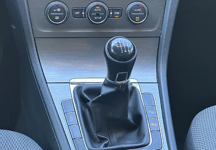 Zunanja slika - Volkswagen Golf - 1.2 TSI BMT Comfortline °VELIKI SERVIS°360 PDC° - 6