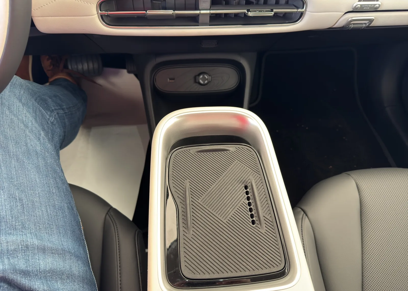 Zunanja slika - Dongfeng Box - 42.3 kWh + 360 kamera + tempomat + memory + 7200€ - 7