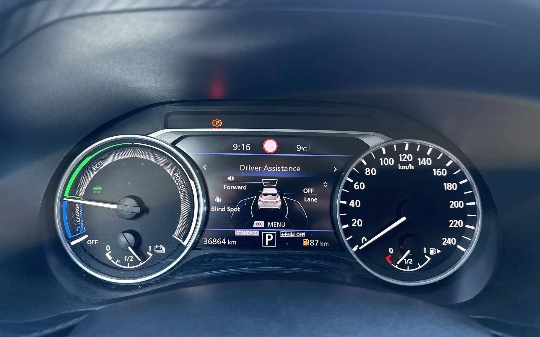 Notranja slika - Nissan Juke - 1.6 Hybrid AT... - 15