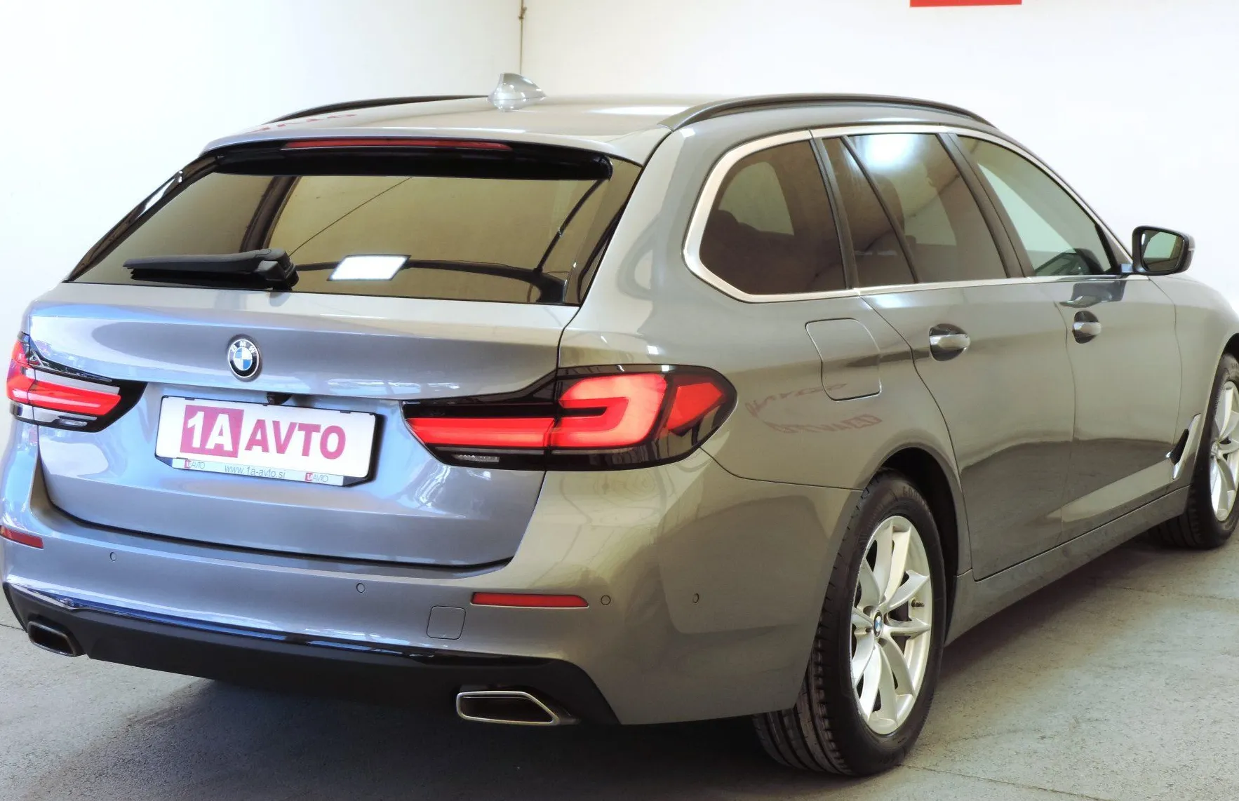 Zunanja slika - BMW Serija 5 - Touring: 520i Avt. USNJE-KAMERA-LED-MRTVI KOT… - 5