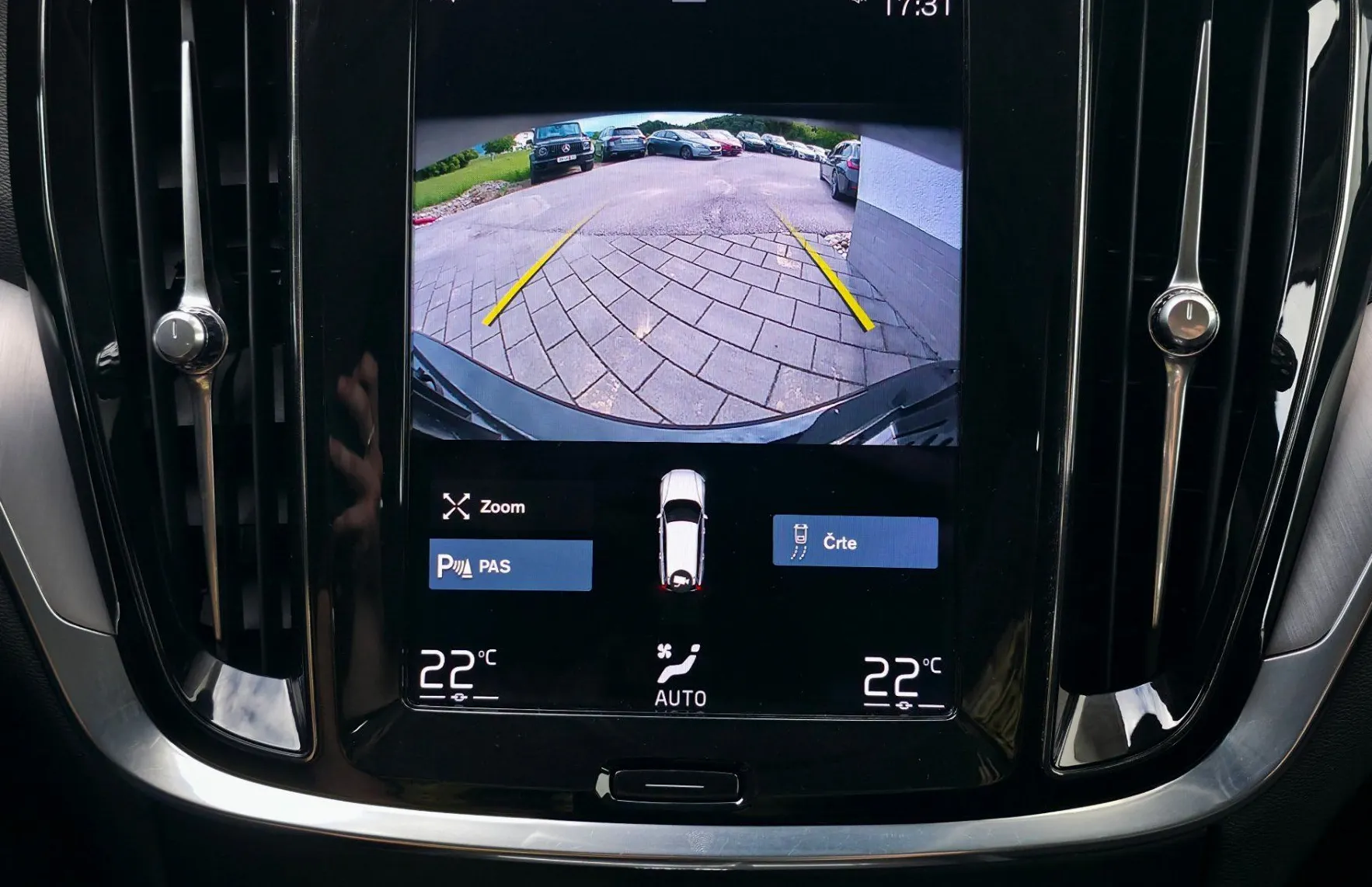 Zunanja slika - Volvo V60 - D3 Momentum FULLED•TEMP•VIRTUAL•KAMERA•2X-PDC•16C• - 18