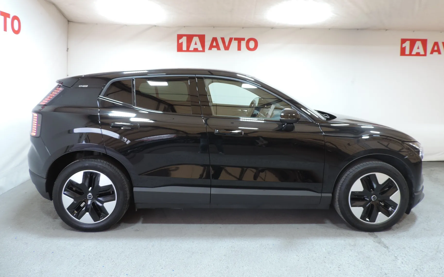 Zunanja slika - Volvo EX30 - Single Motor  51 kWh  Plus - 4