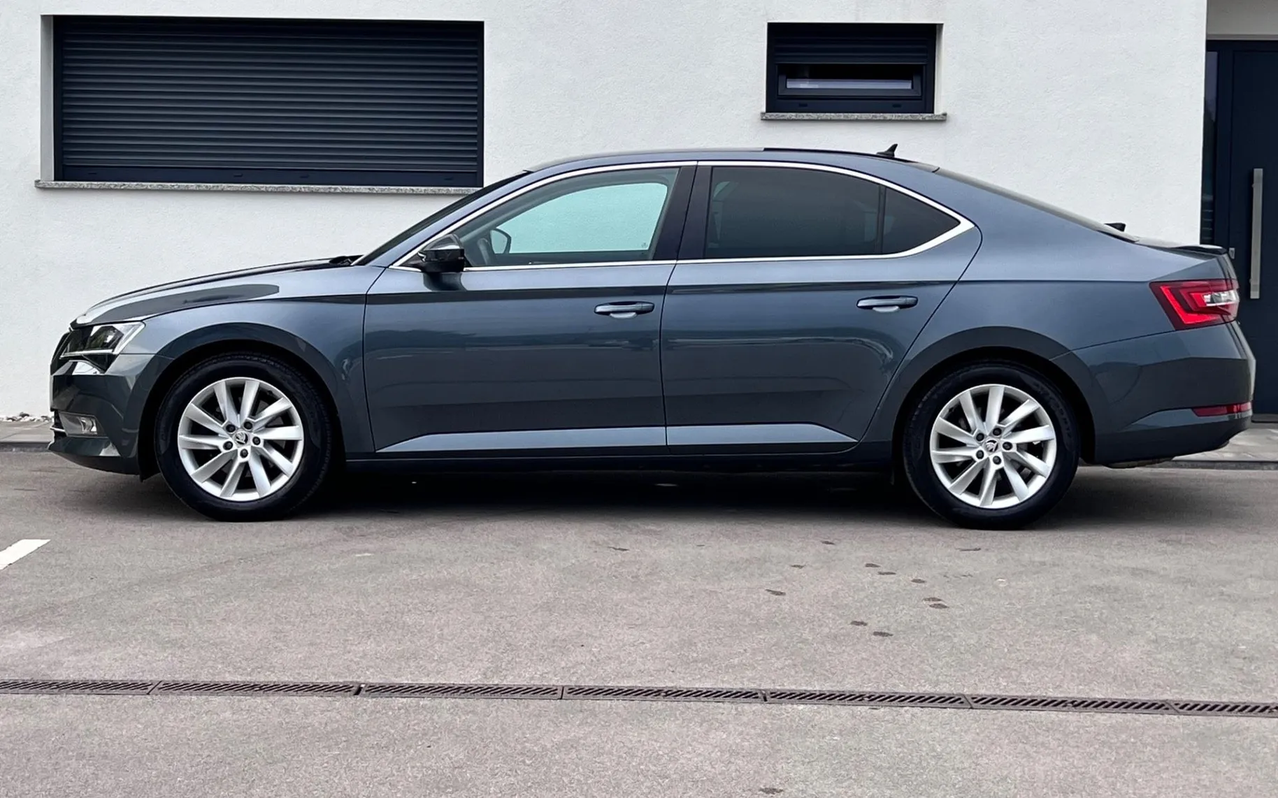 Zunanja slika - Škoda Superb - 1.5 TSI+1.LAST+SLO+R.KAMERA+NAVI+RADAR+MRTVI KOT - 4