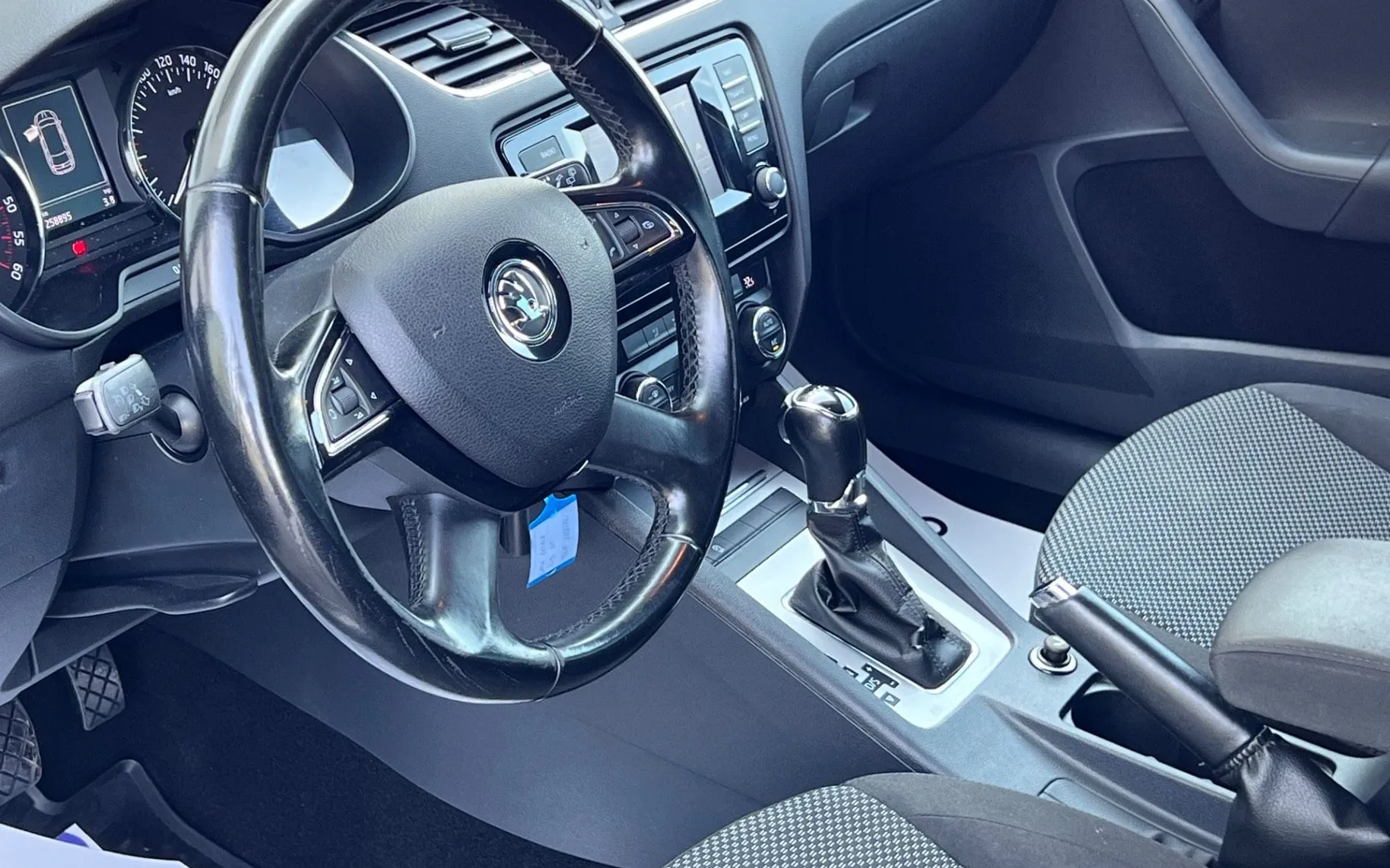 Notranja slika - Škoda Octavia - 1.6 TDI+ALU+NAVI+DSG+KLJUKA - 12