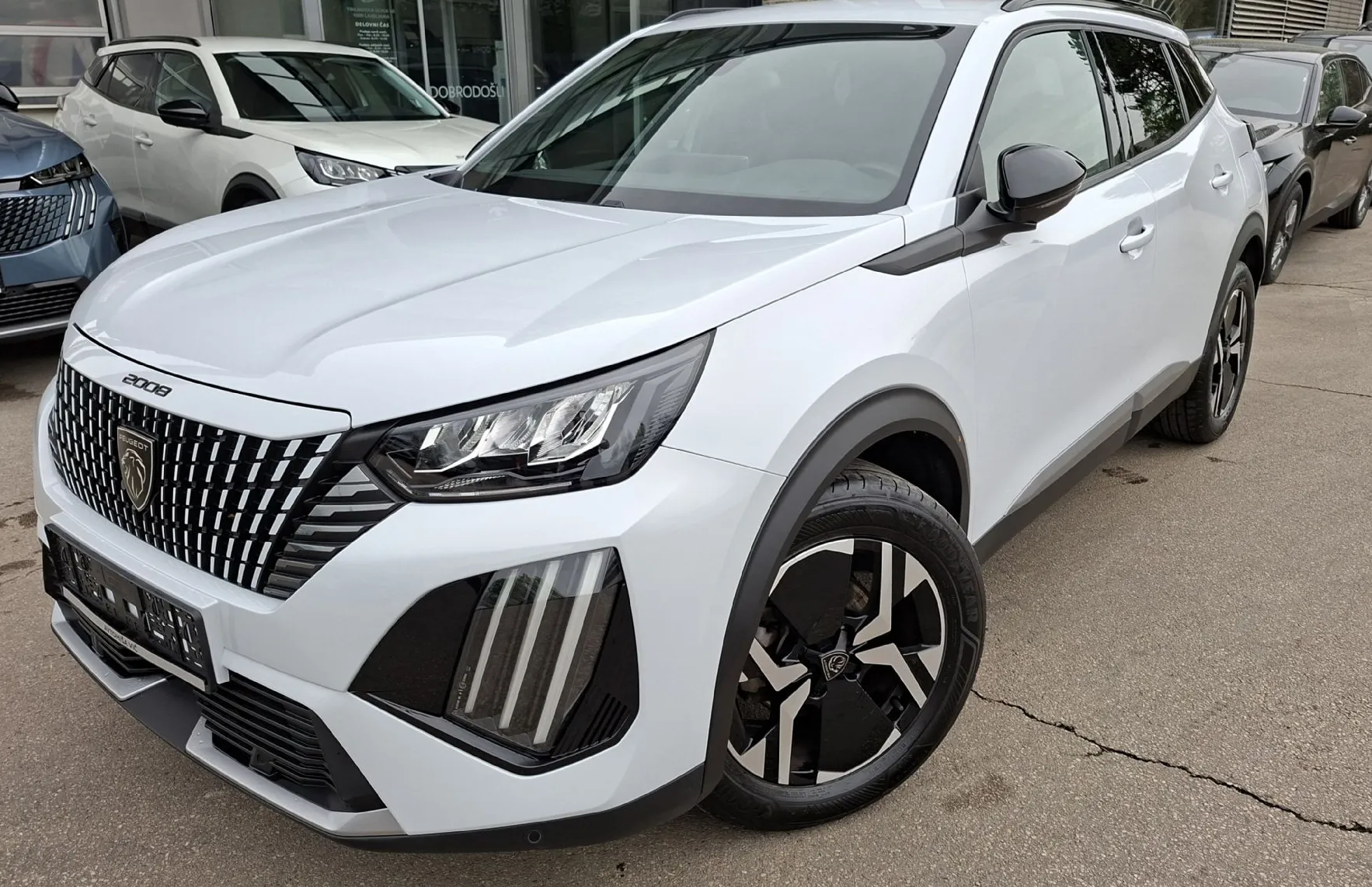 Zunanja slika - Peugeot 2008 - ALLURE 1.2 PURE TECH 130 EAT8 - 1