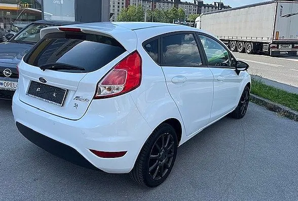 Zunanja slika - Ford Fiesta - 1.25l 60 kW  82 KM TREND - 3