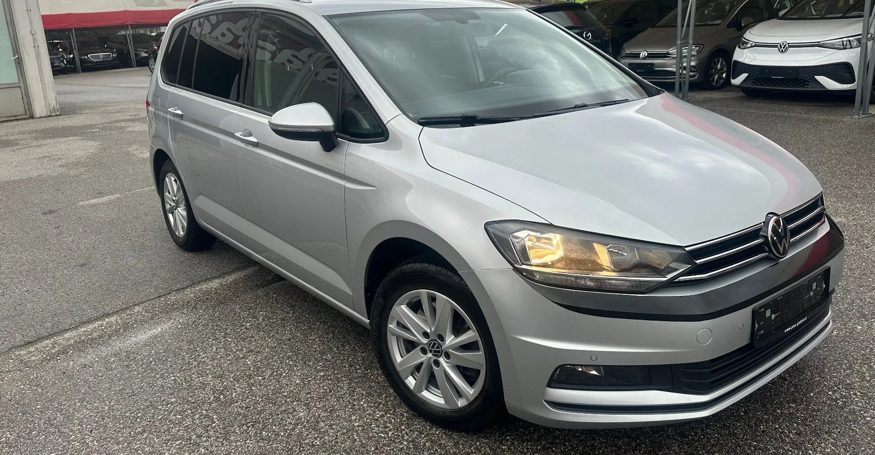 Zunanja slika - Volkswagen Touran - 2.0 TDI DSG.NAVI.KAMERA.NAREJEN VEL.SERVIS+MENJALN - 6