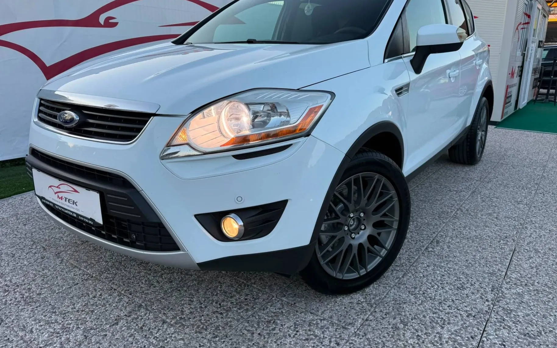 Zunanja slika - Ford Kuga - 2.0 TDCi Trend DPF - 1