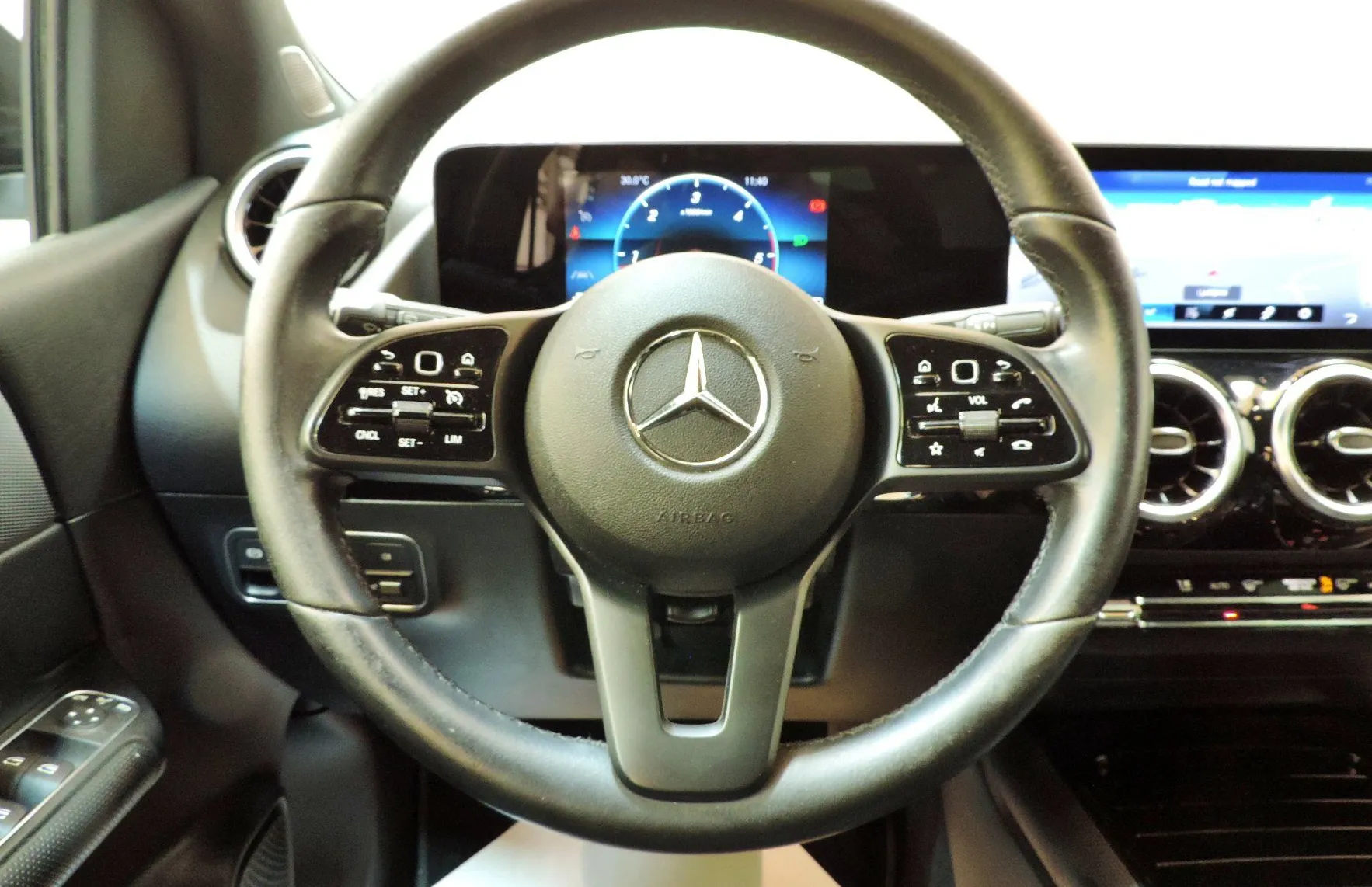 Zunanja slika - Mercedes-Benz B-Razred - B 180 d  Avt. LED-KAMERA-USNJE - 14