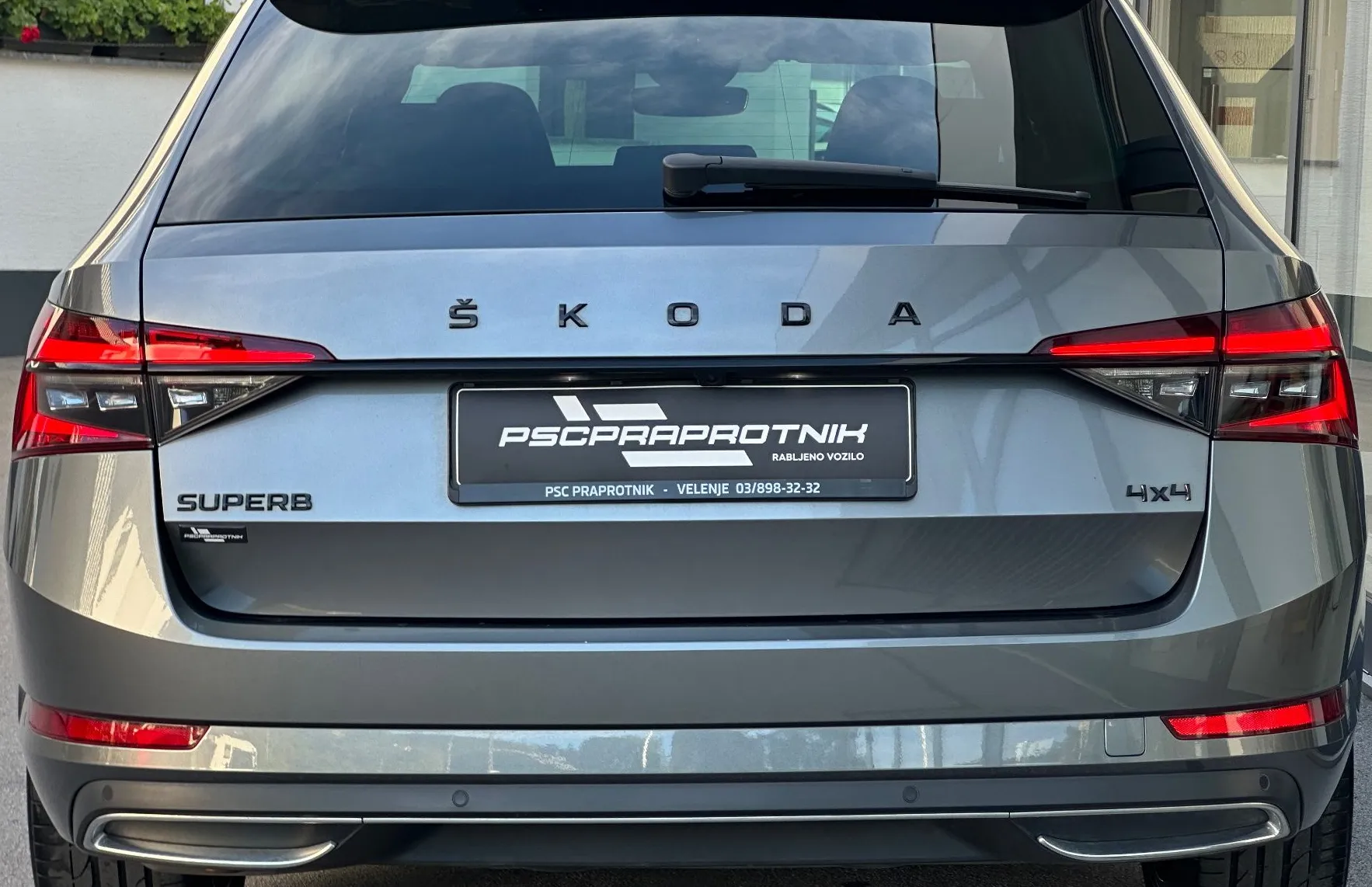 Zunanja slika - Škoda Superb - Combi Sportline 2.0 TDI DSG 4x4 DCC-ACC-KLJUKA - 9