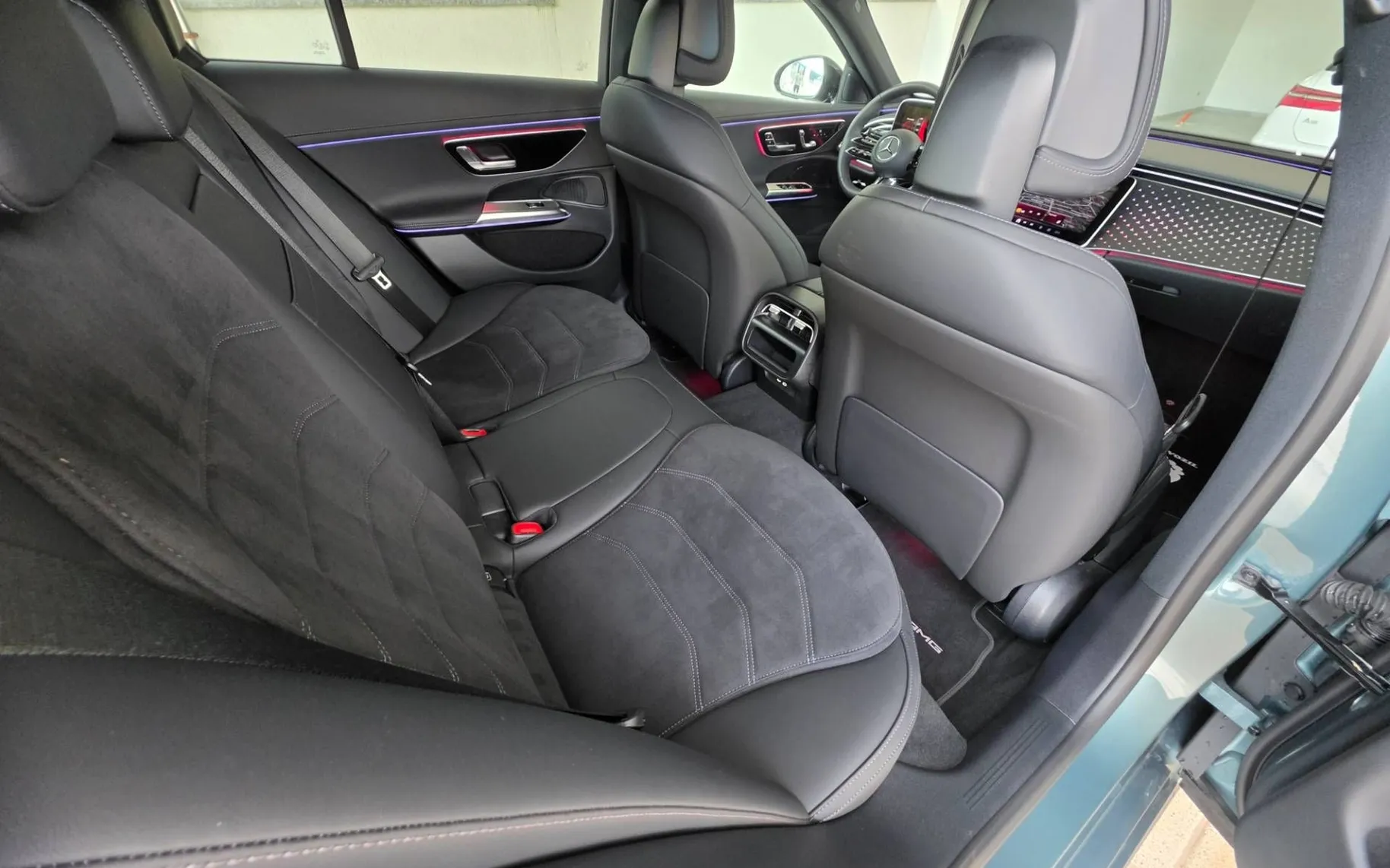 Notranja slika - Mercedes-Benz E-Razred - E 220 d AMG Line |VIRTUAL|WEBASTO|KLJUKA|RADAR|A19 - 11