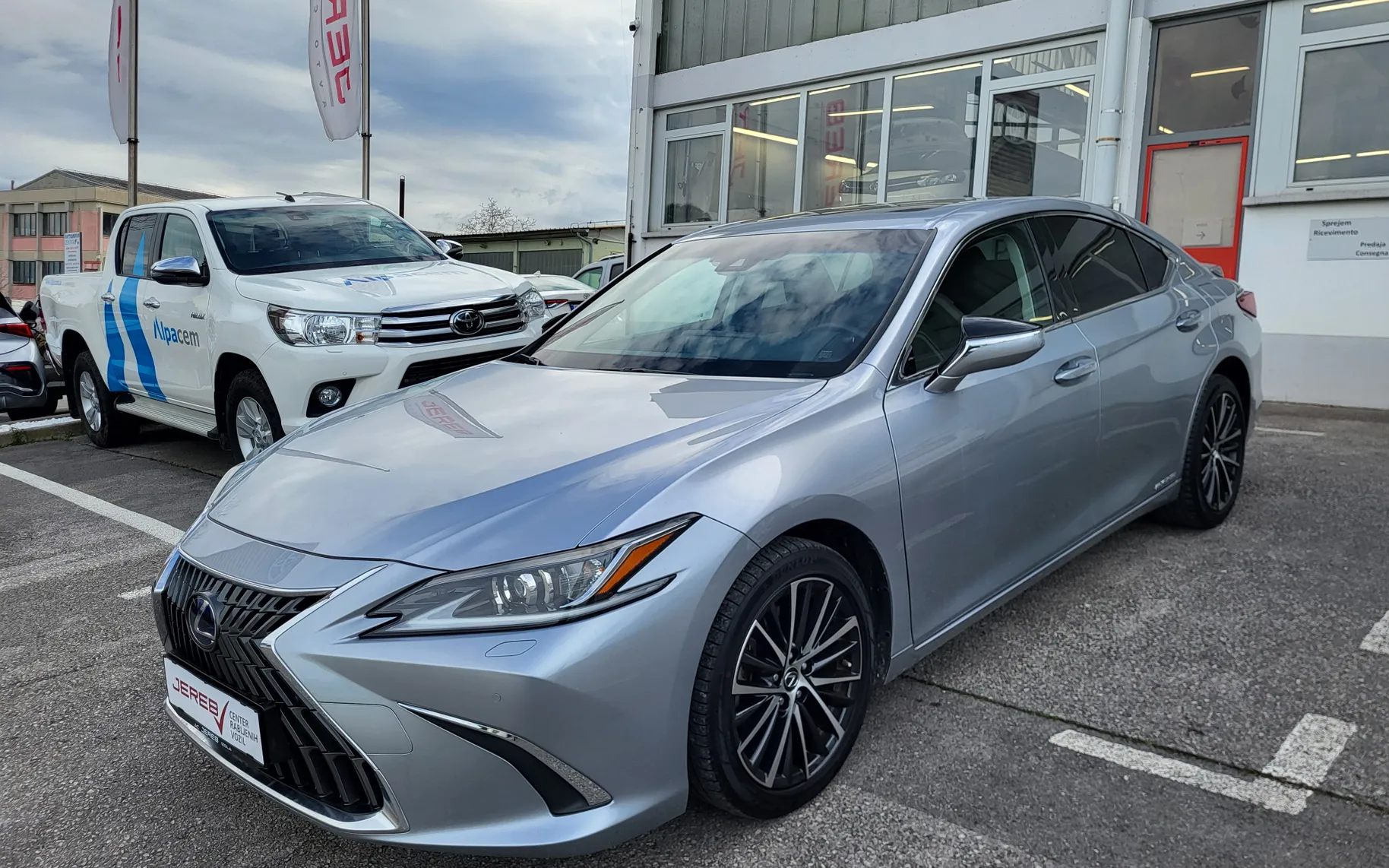 Zunanja slika - Lexus ES - 300h 2.5 Executive - 3