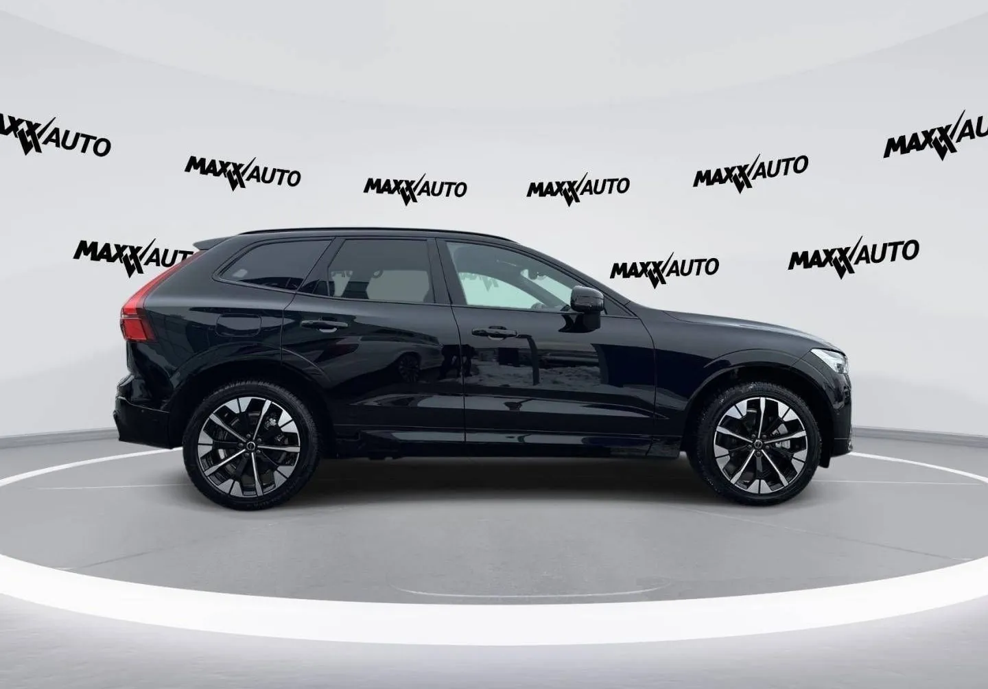 Zunanja slika - Volvo XC60 - T6 AWD Plug-in hybrid Electric   Petrol Plus Dark - 4