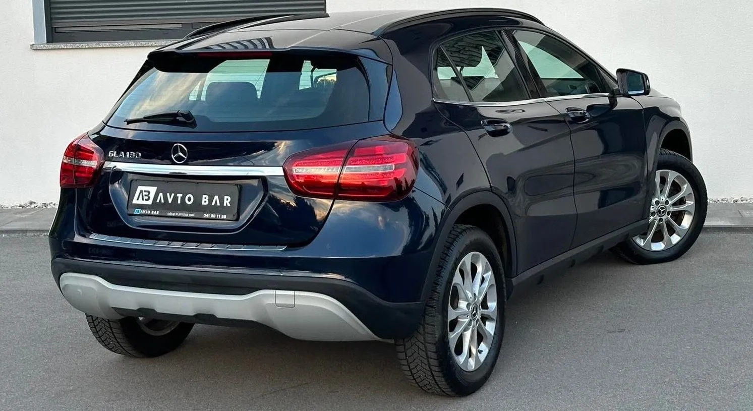 Notranja slika - Mercedes-Benz GLA-Razred - GLA 180+R.KAMERA+USNJE+ALU - 7