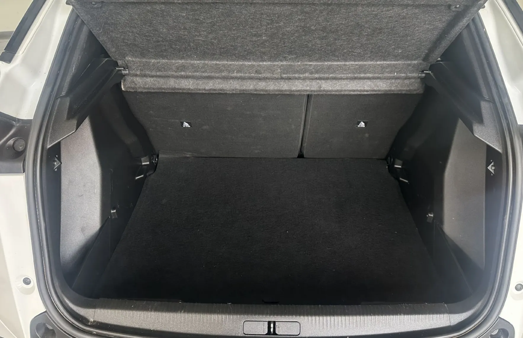 Zunanja slika - Peugeot 2008 - 1.5 BLUEHDI 130 ACTIVE.KAMERA.NAVI.LED.SAMO 90.000 - 15