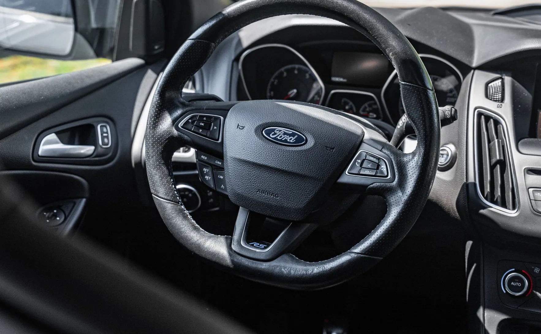 Zunanja slika - Ford Focus - RS - Recaro - SONY - Keyless - Šibedah - Xenon - 20